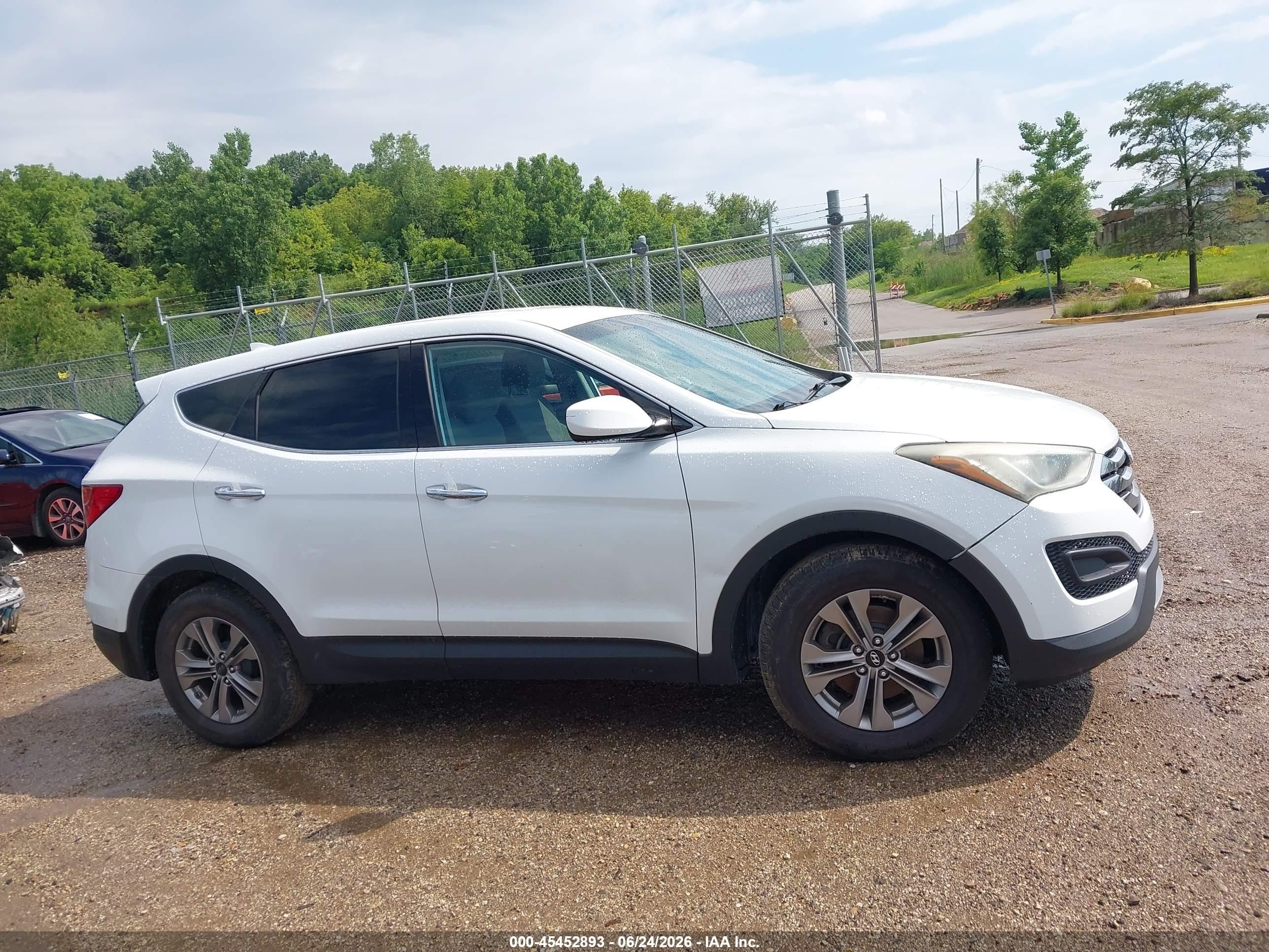 2015 Hyundai Santa Fe Sport 2.4l White vin: 5XYZTDLB1FG300474