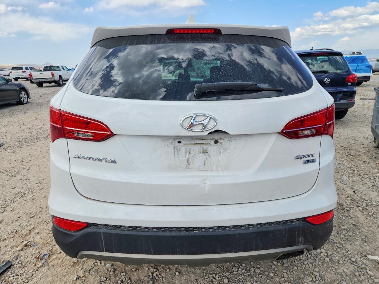 2014 Hyundai Santa Fe Sport 2.4l White vin: 5XYZTDLB3EG175654