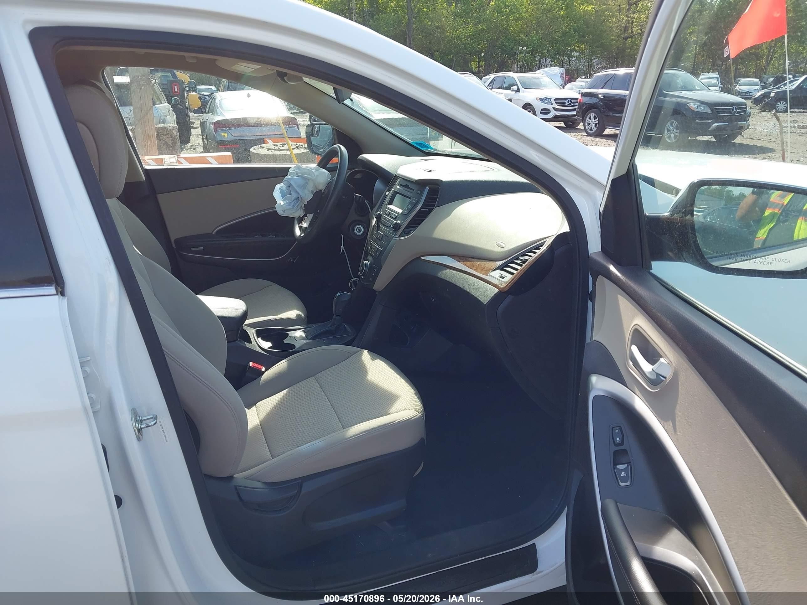 2015 Hyundai Santa Fe Sport 2.4l White vin: 5XYZTDLB5FG304656