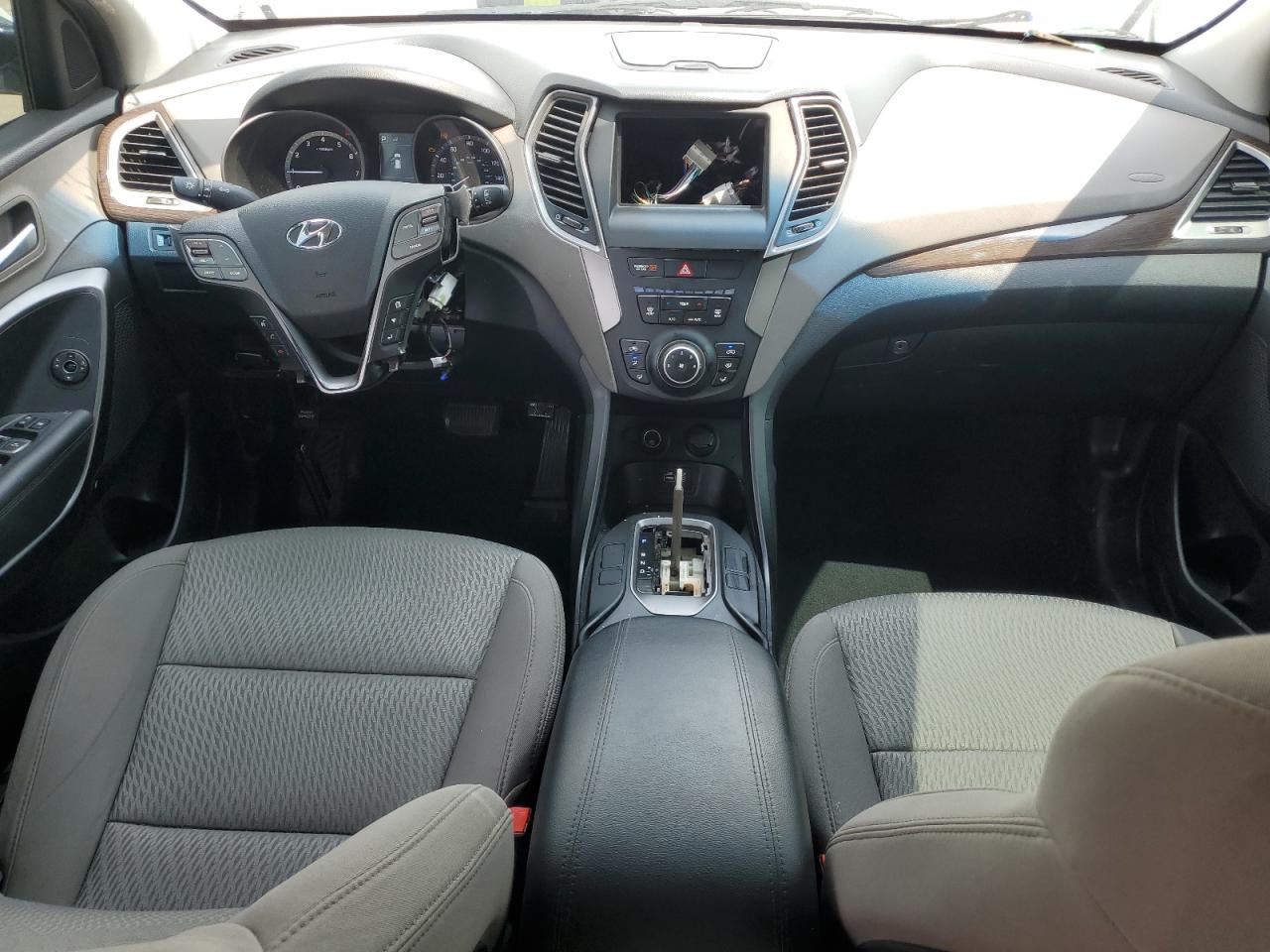 2017 Hyundai Santa Fe Sport 2.4l White vin: 5XYZTDLB5HG391512 Damage: Radio, Missing, Replacement Required