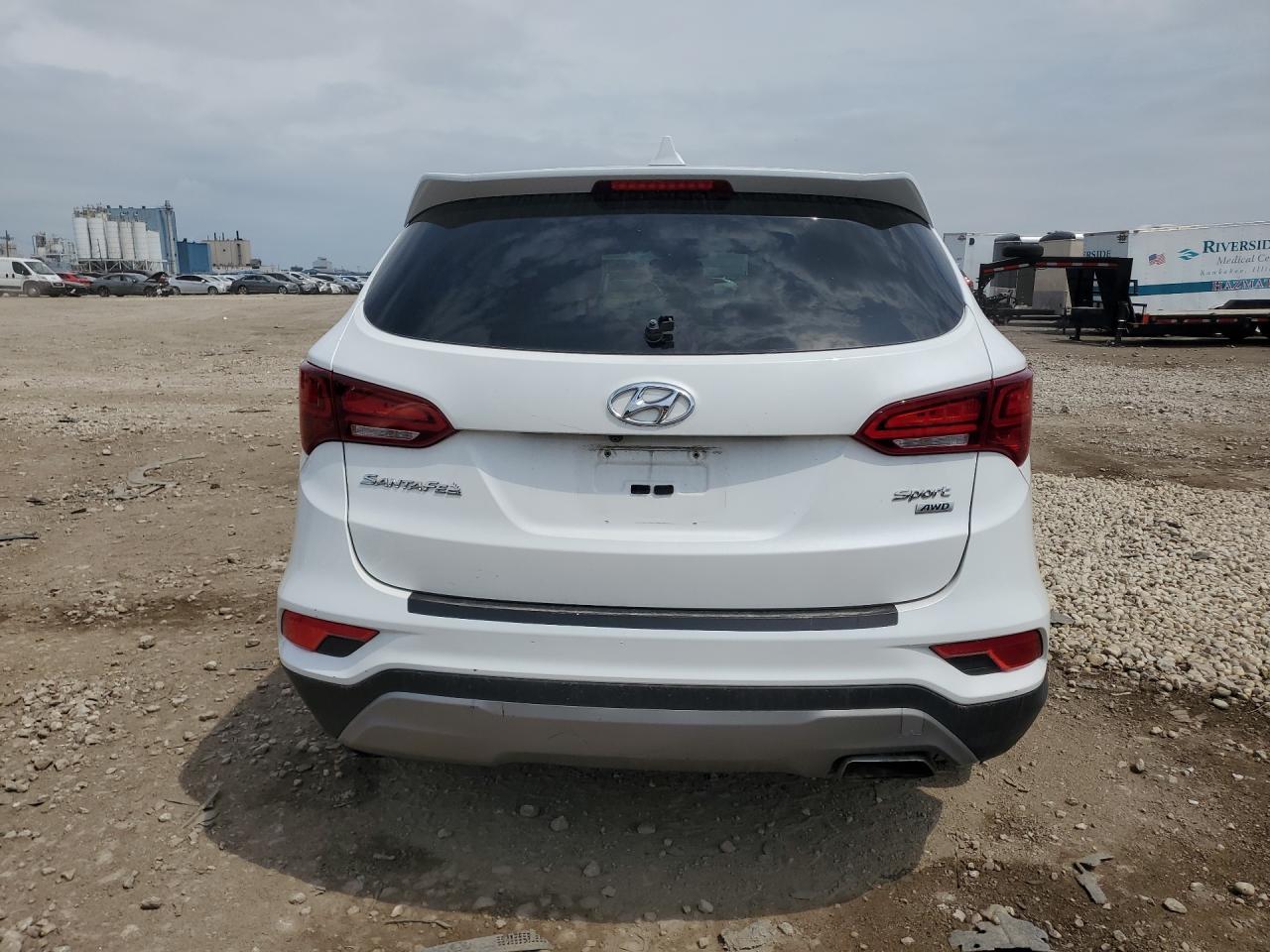 2017 Hyundai Santa Fe Sport 2.4l White vin: 5XYZTDLB5HG391512 Damage: Lift Gate, Chipped, 3