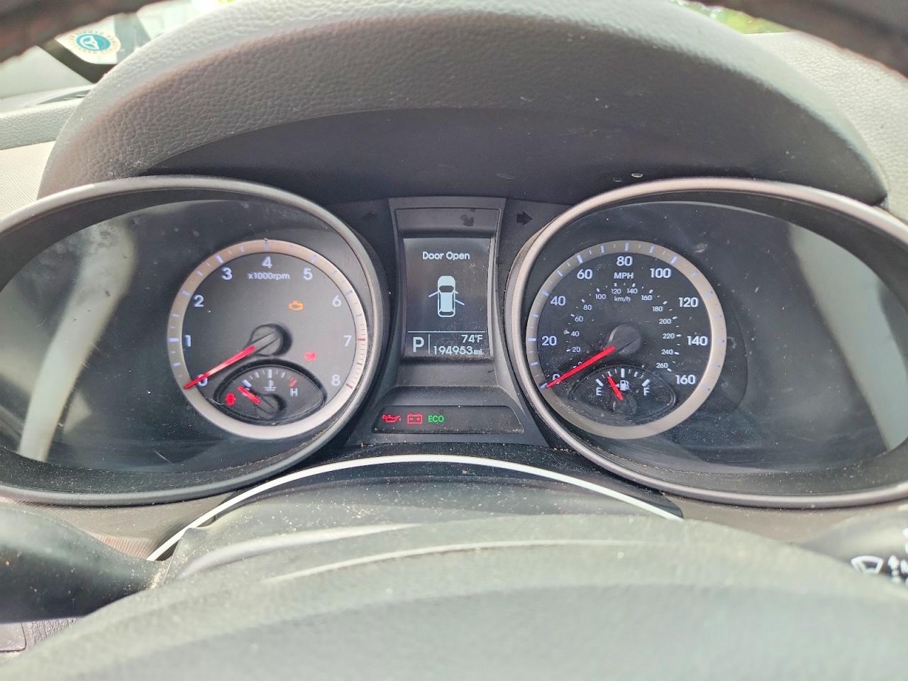 2014 Hyundai Santa Fe Sport Silver vin: 5XYZTDLB8EG197844