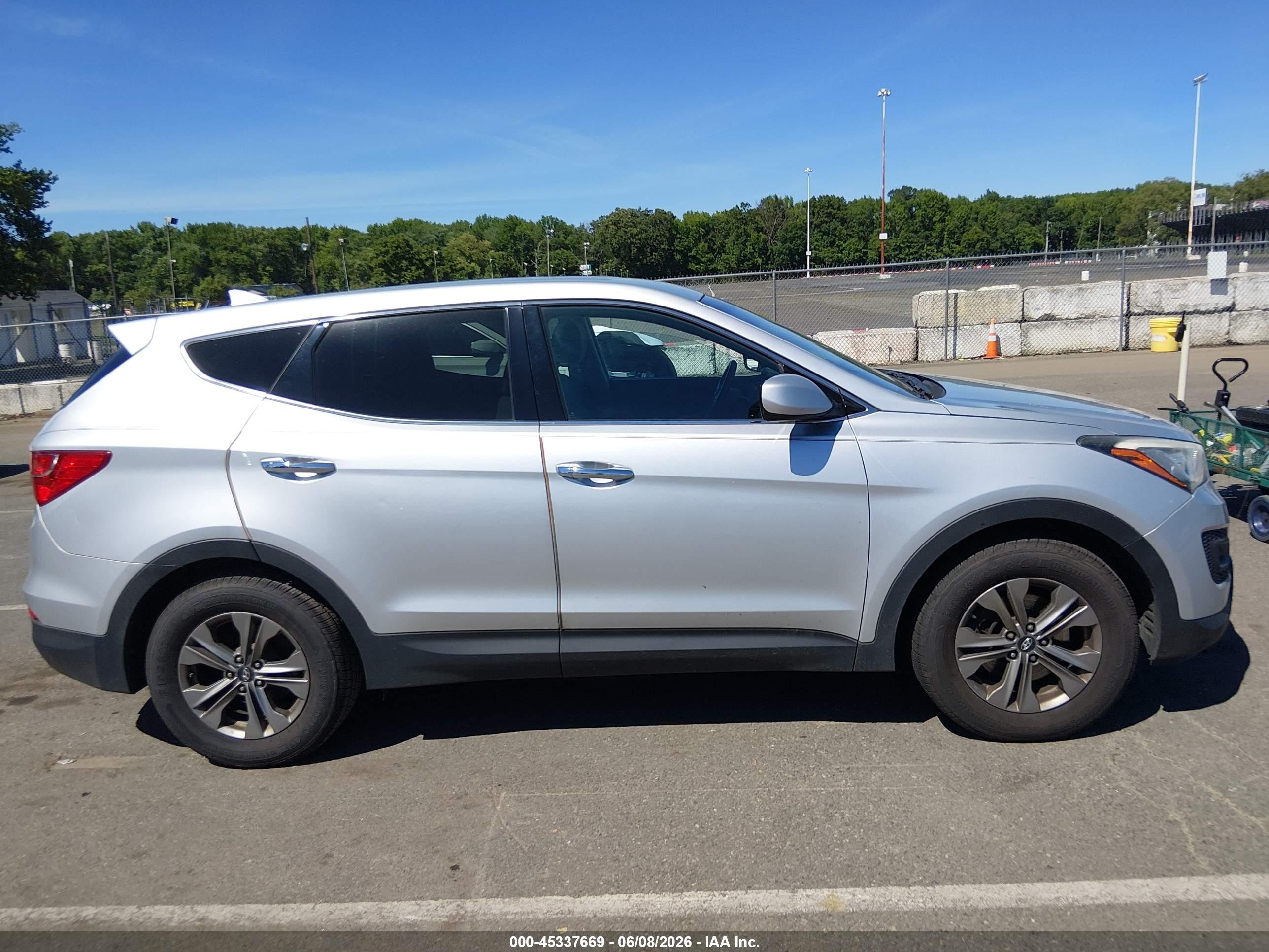2016 Hyundai Santa Fe Sport 2.4l Silver vin: 5XYZTDLB9GG346765
