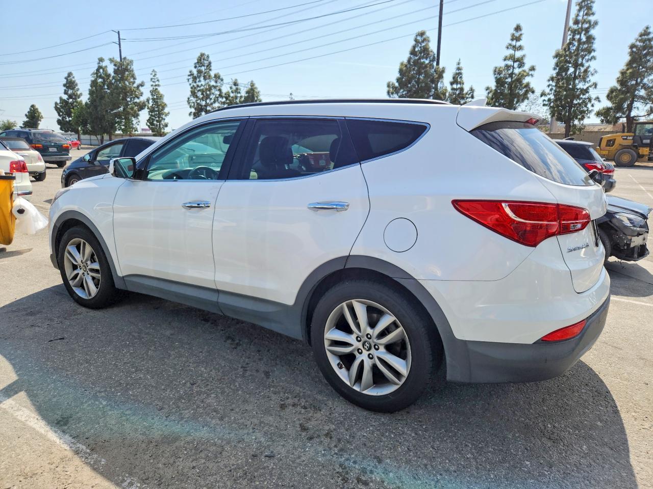 2014 Hyundai Santa Fe White vin: 5XYZU3LA0EG197710