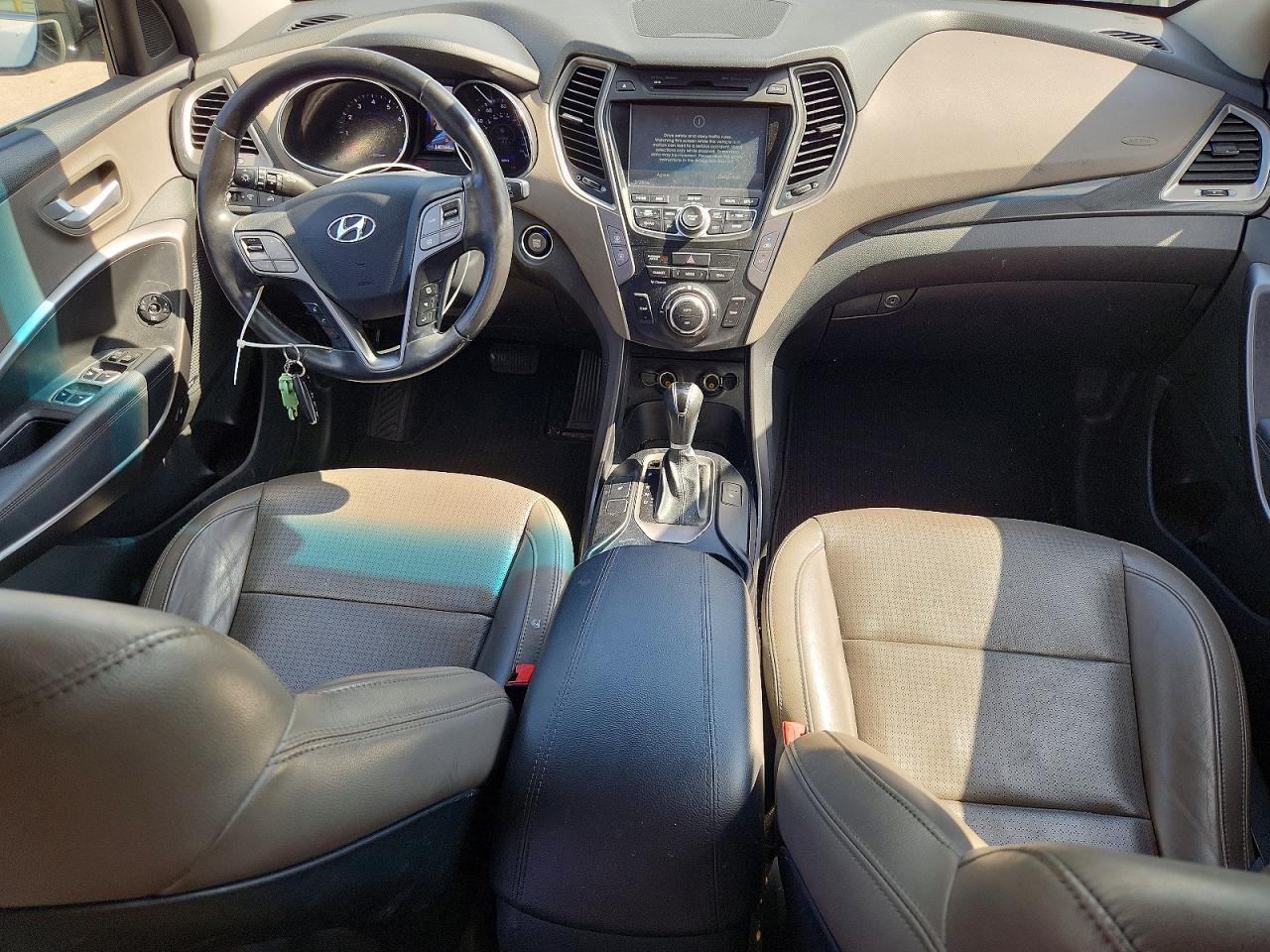 2014 Hyundai Santa Fe White vin: 5XYZU3LA0EG197710