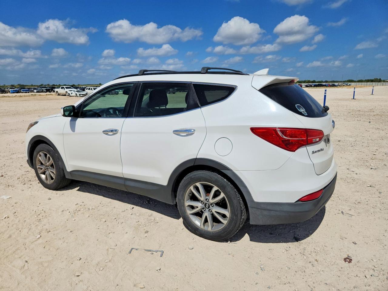 2015 Hyundai Santa Fe Sport 2.0t White vin: 5XYZU3LA1FG267782