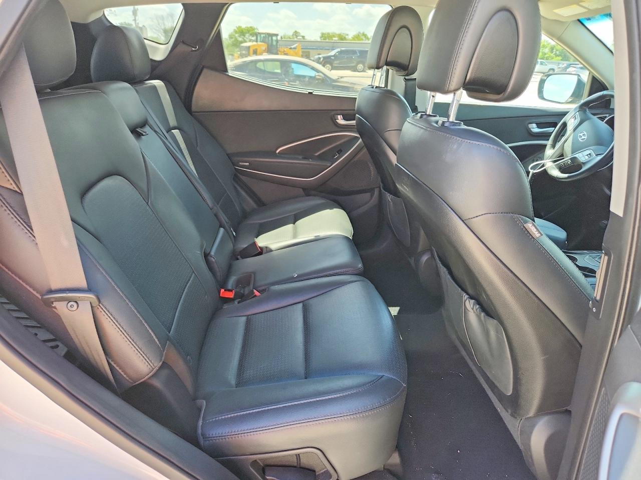 2015 Hyundai Santa Fe Sport 2.0t White vin: 5XYZU3LA1FG267782