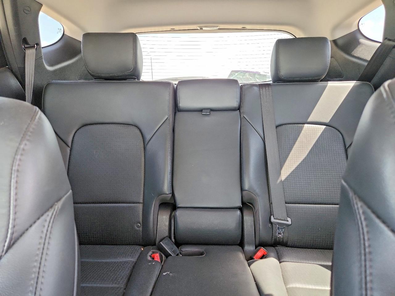 2015 Hyundai Santa Fe Sport 2.0t White vin: 5XYZU3LA1FG267782