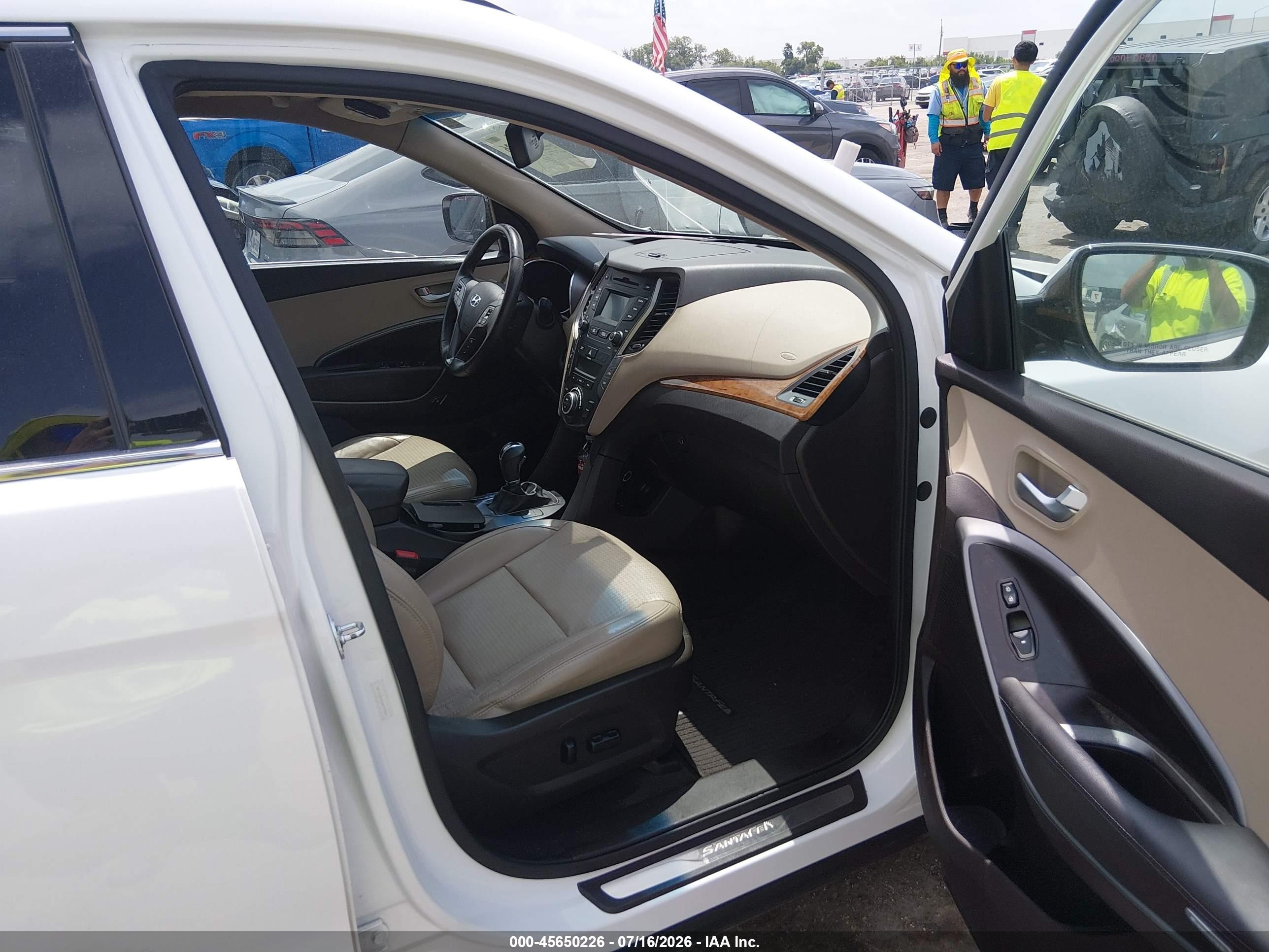 2013 Hyundai Santa Fe Sport 2.0t White vin: 5XYZU3LA2DG093024