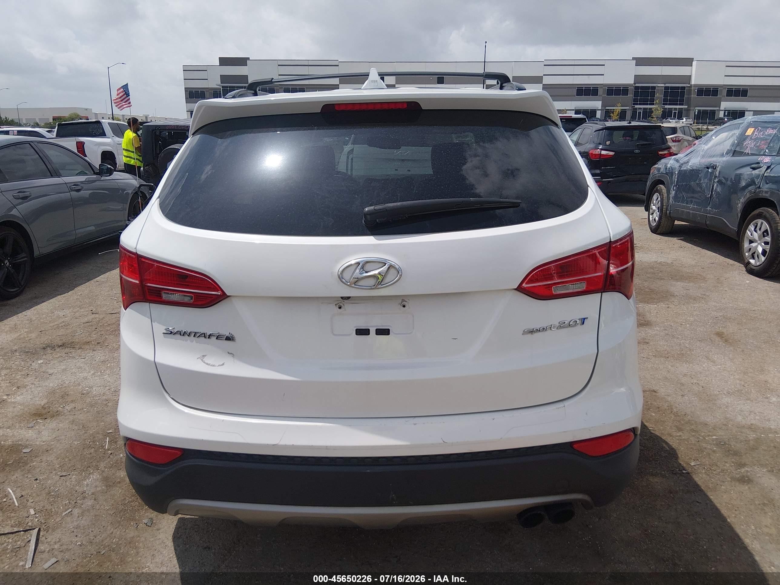 2013 Hyundai Santa Fe Sport 2.0t White vin: 5XYZU3LA2DG093024