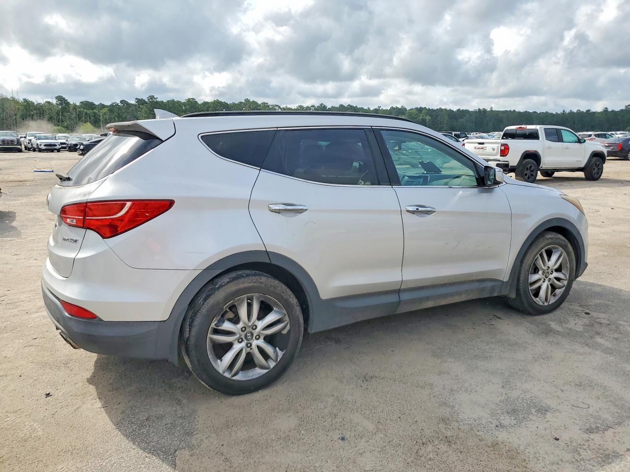 2013 Hyundai Santa Fe Sport 2.0t Silver vin: 5XYZU3LA4DG070179