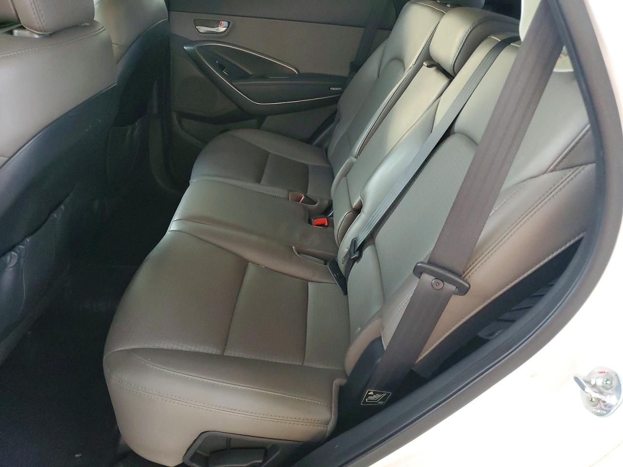 2013 Hyundai Santa Fe Sport 2.0t White vin: 5XYZU3LA4DG116027