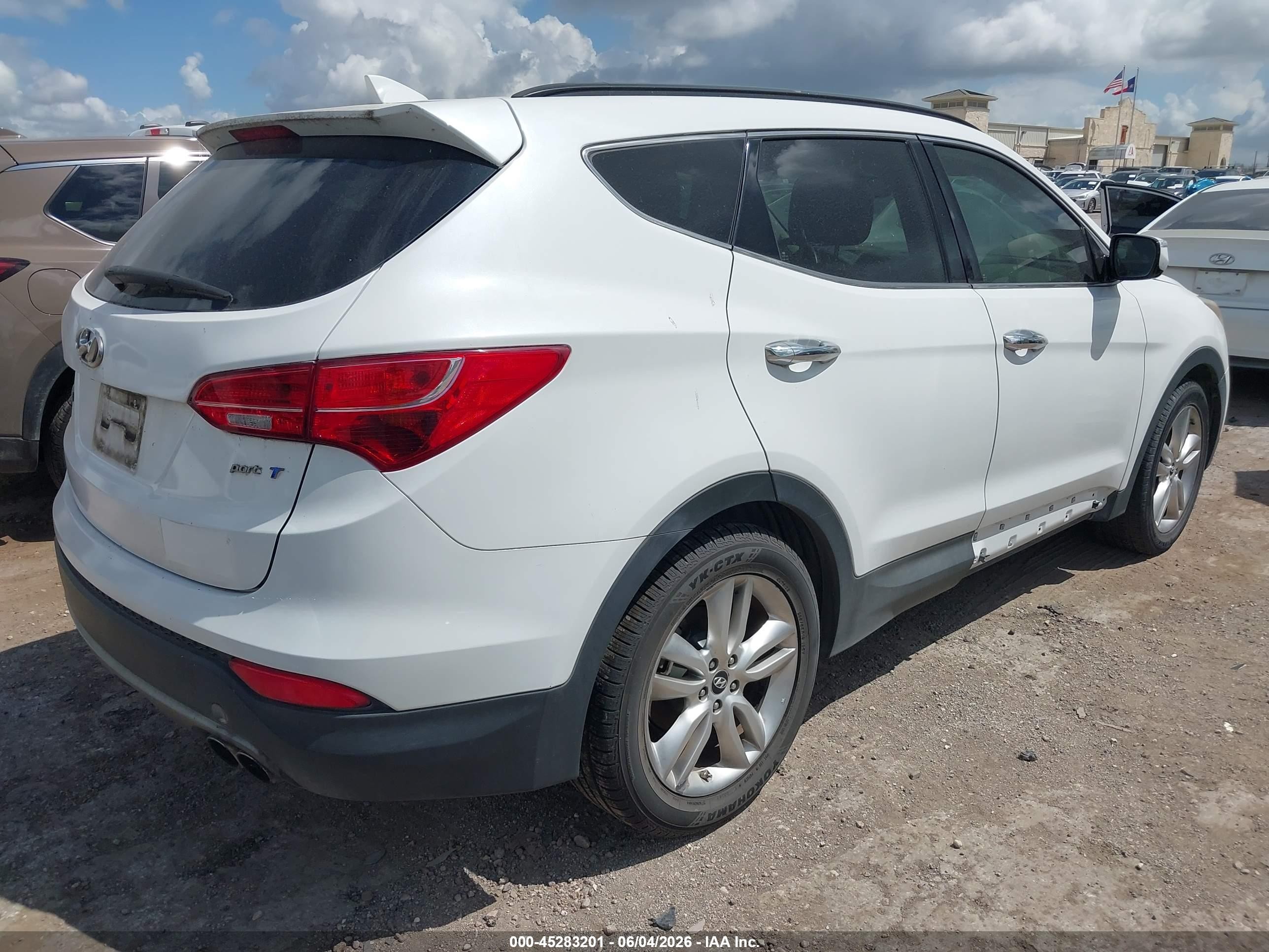 2013 Hyundai Santa Fe Sport 2.0t White vin: 5XYZU3LA5DG109233