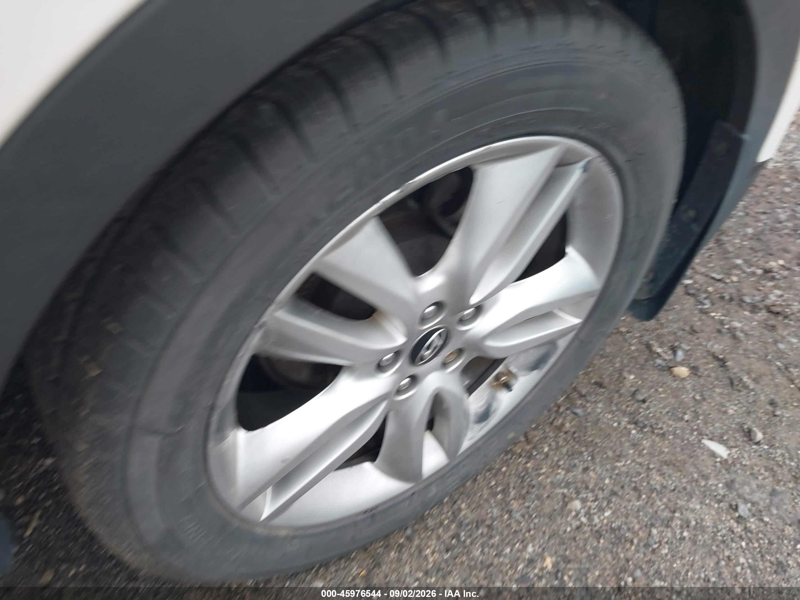 2014 Hyundai Santa Fe Sport 2.0l Turbo White vin: 5XYZU3LA5EG173404