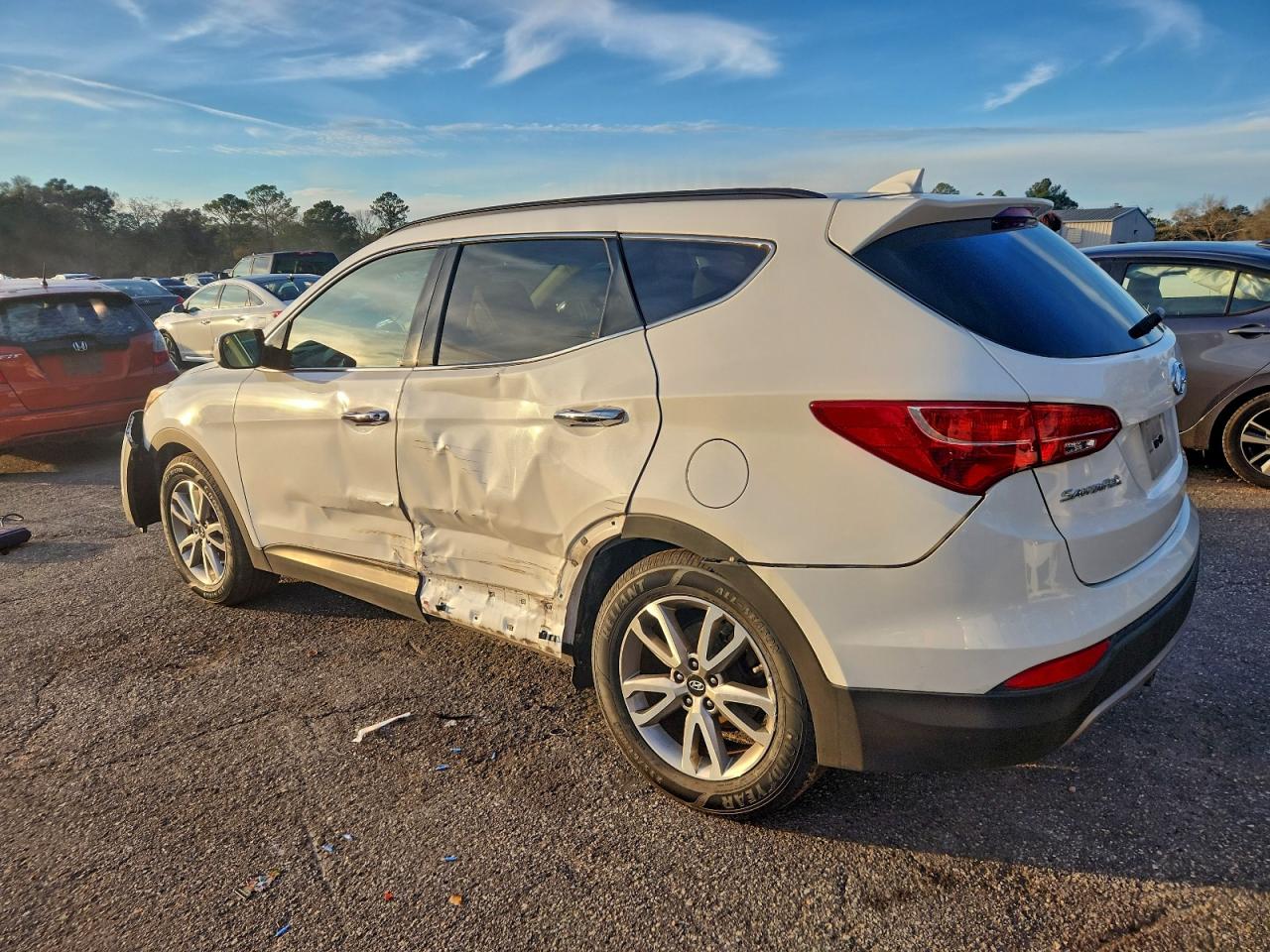 2015 Hyundai Santa Fe Sport White vin: 5XYZU3LA7FG267298