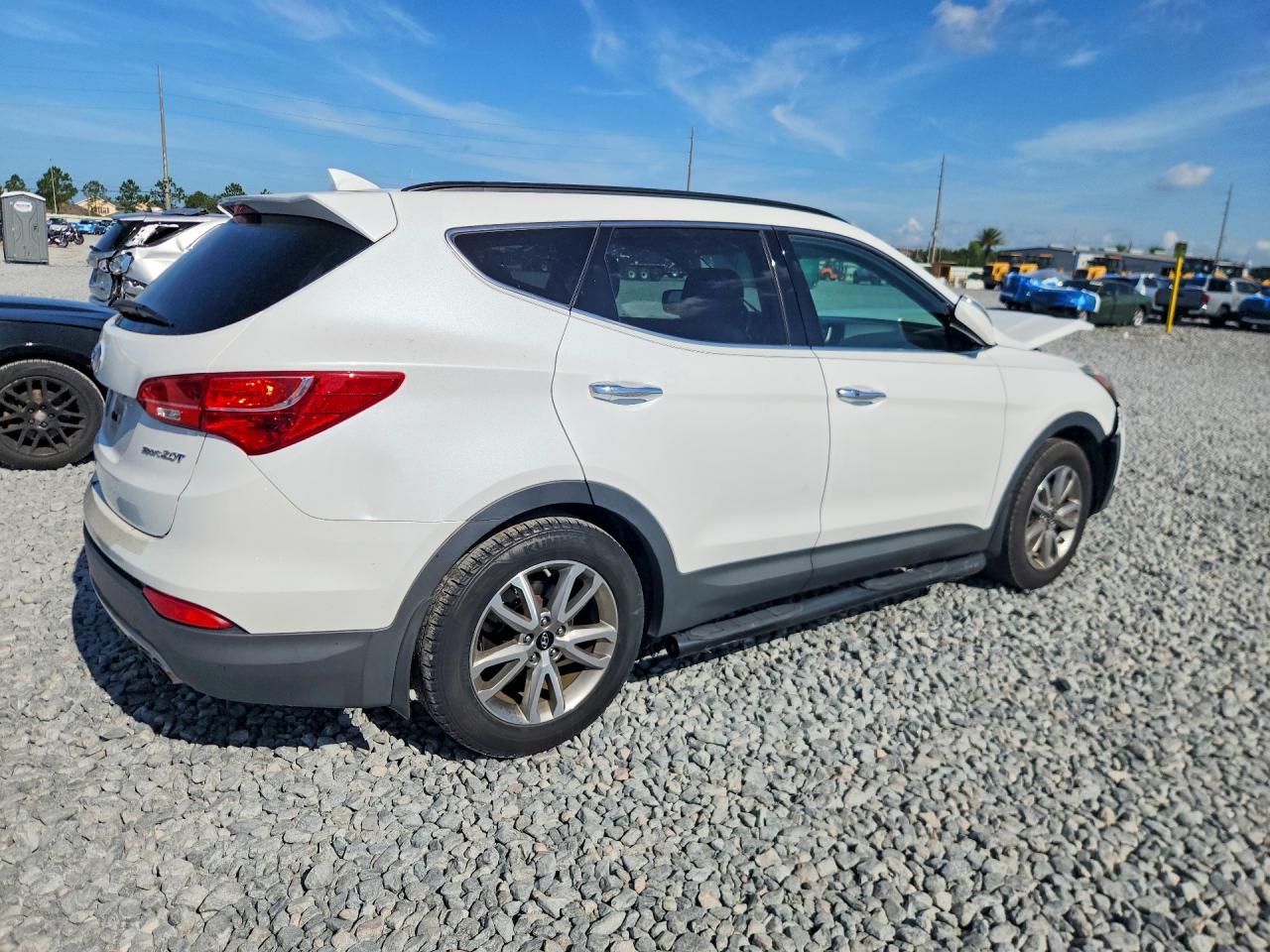 2015 Hyundai Santa Fe Sport 2.0t White vin: 5XYZU3LA7FG268189