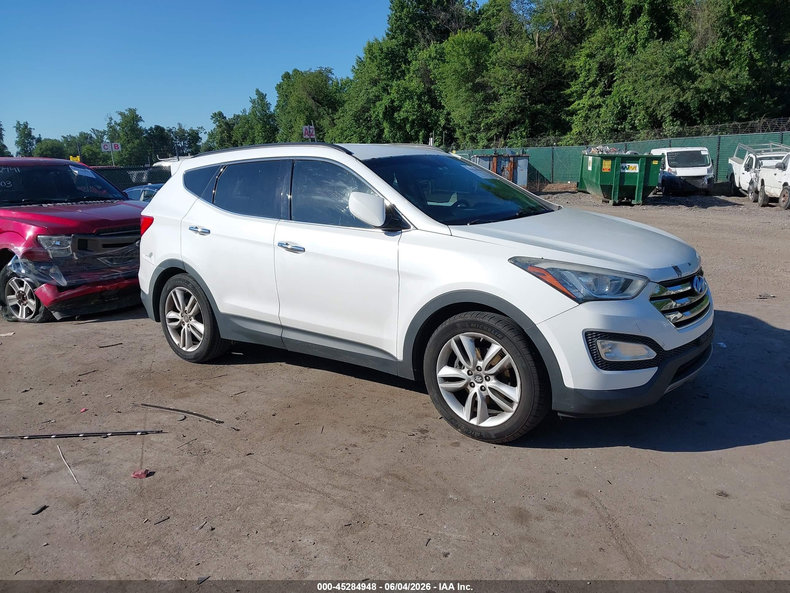 2013 Hyundai Santa Fe Sport 2.0t White vin: 5XYZU3LA8DG025181