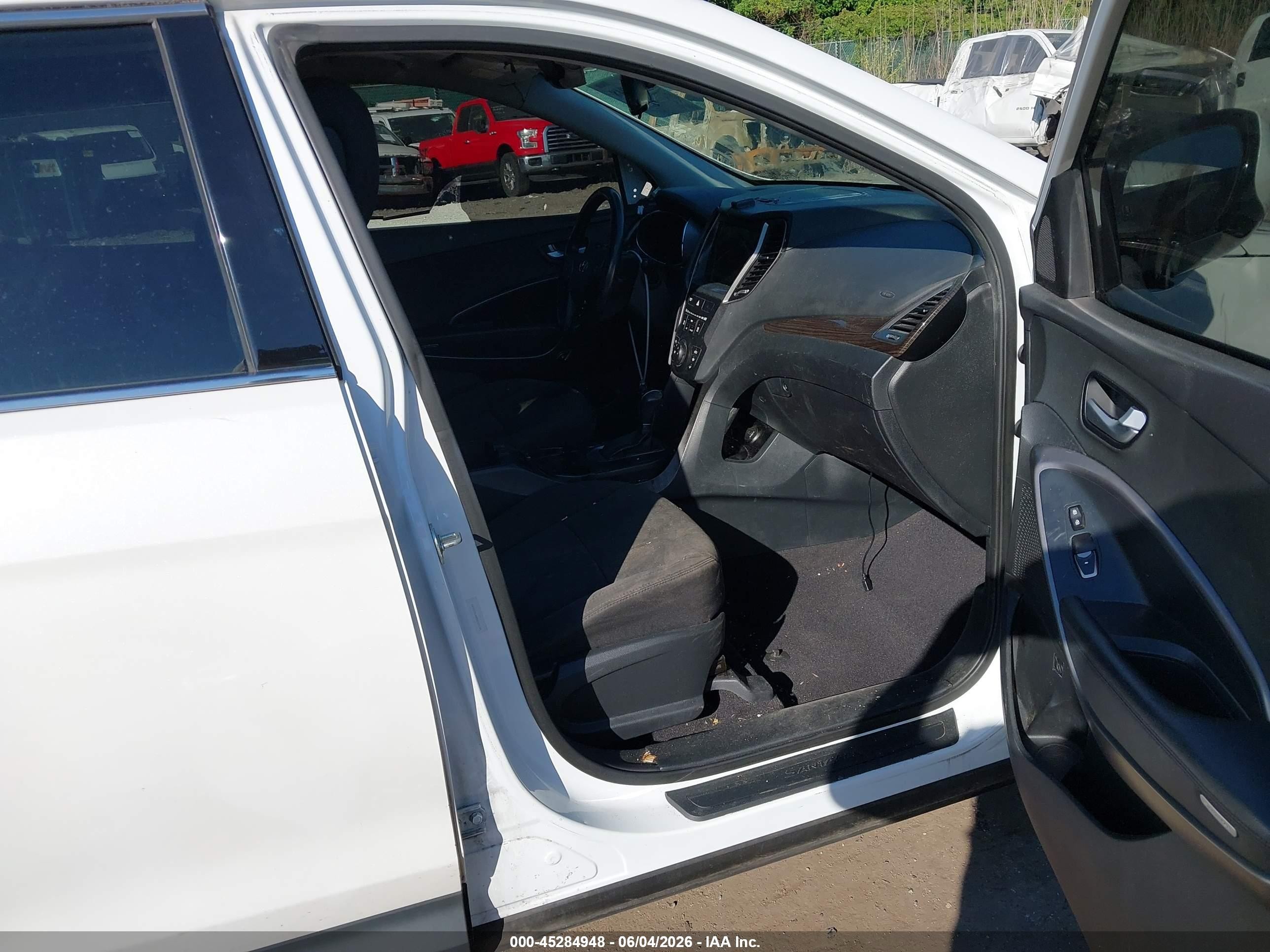 2013 Hyundai Santa Fe Sport 2.0t White vin: 5XYZU3LA8DG025181