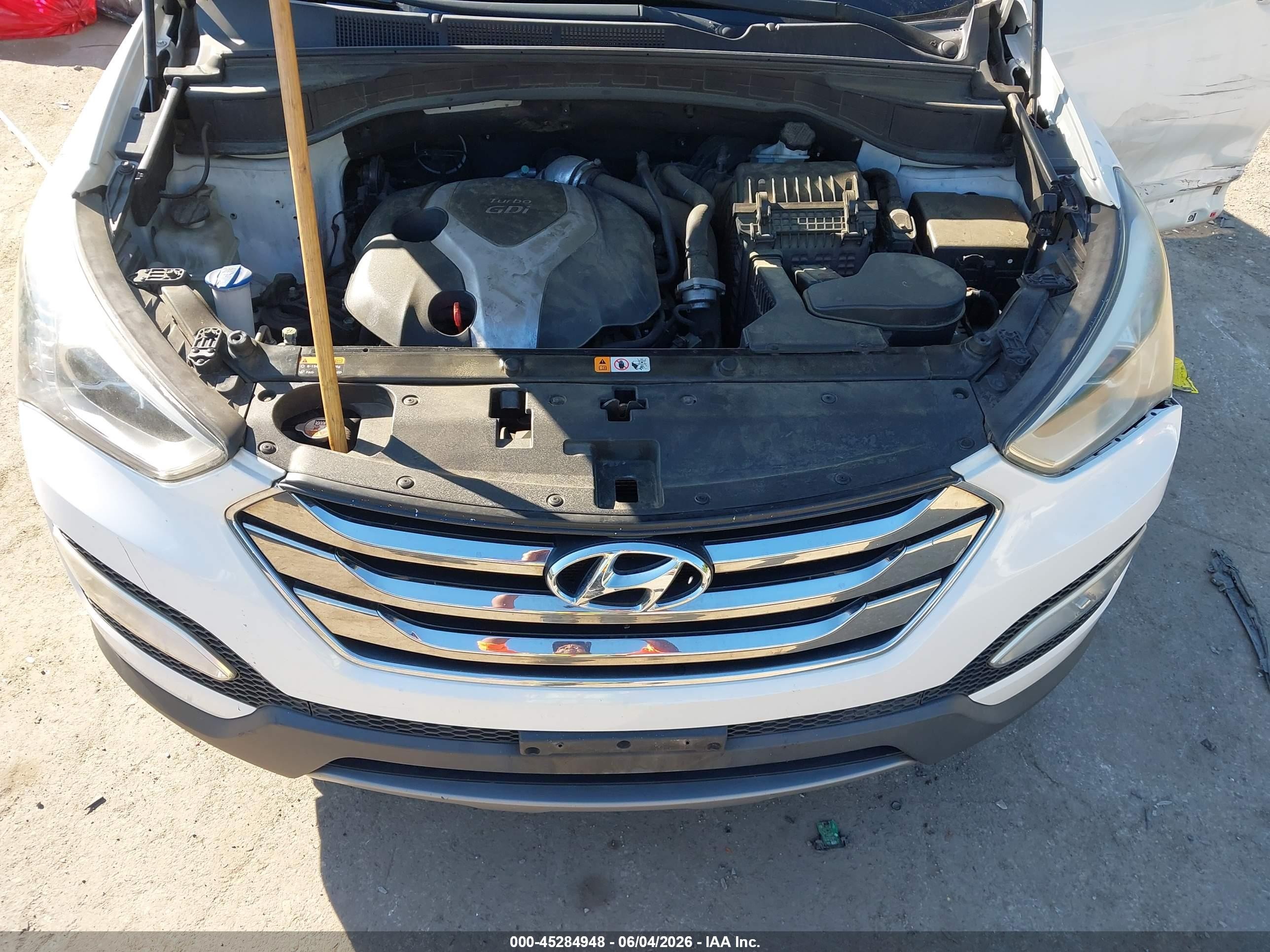 2013 Hyundai Santa Fe Sport 2.0t White vin: 5XYZU3LA8DG025181