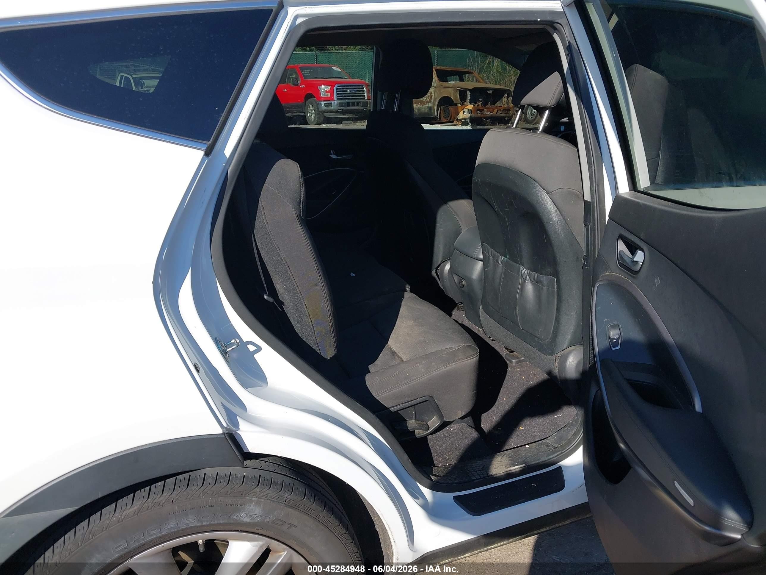 2013 Hyundai Santa Fe Sport 2.0t White vin: 5XYZU3LA8DG025181