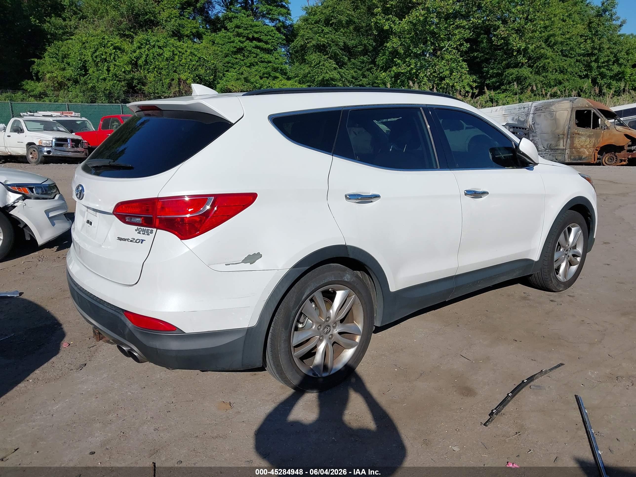 2013 Hyundai Santa Fe Sport 2.0t White vin: 5XYZU3LA8DG025181