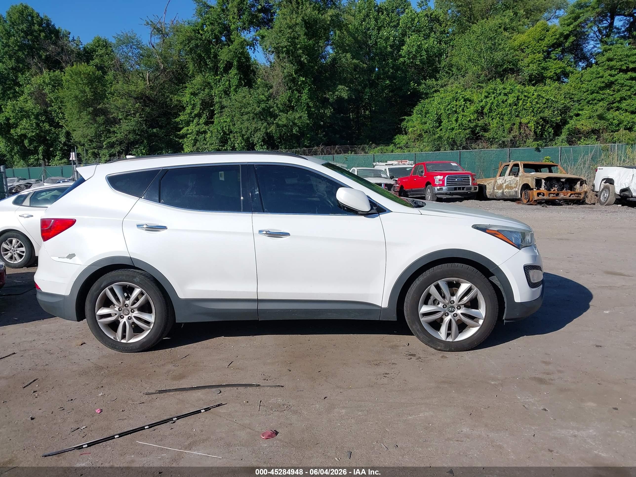 2013 Hyundai Santa Fe Sport 2.0t White vin: 5XYZU3LA8DG025181