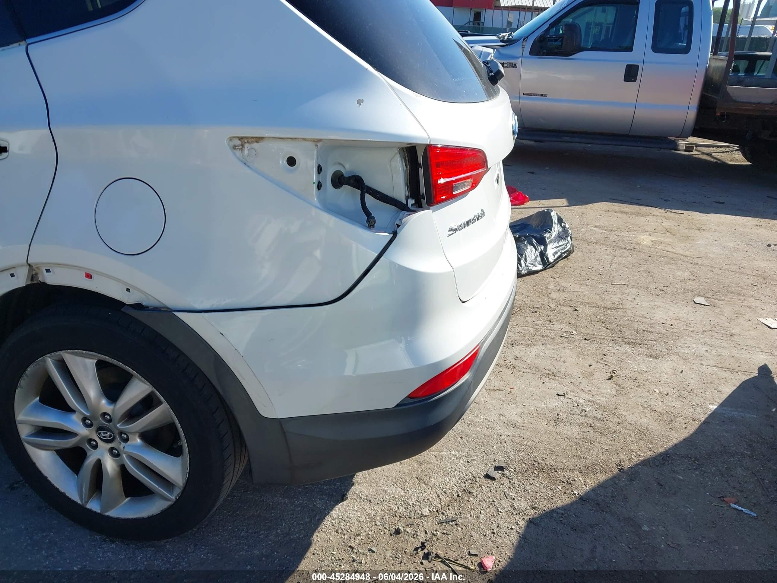 2013 Hyundai Santa Fe Sport 2.0t White vin: 5XYZU3LA8DG025181