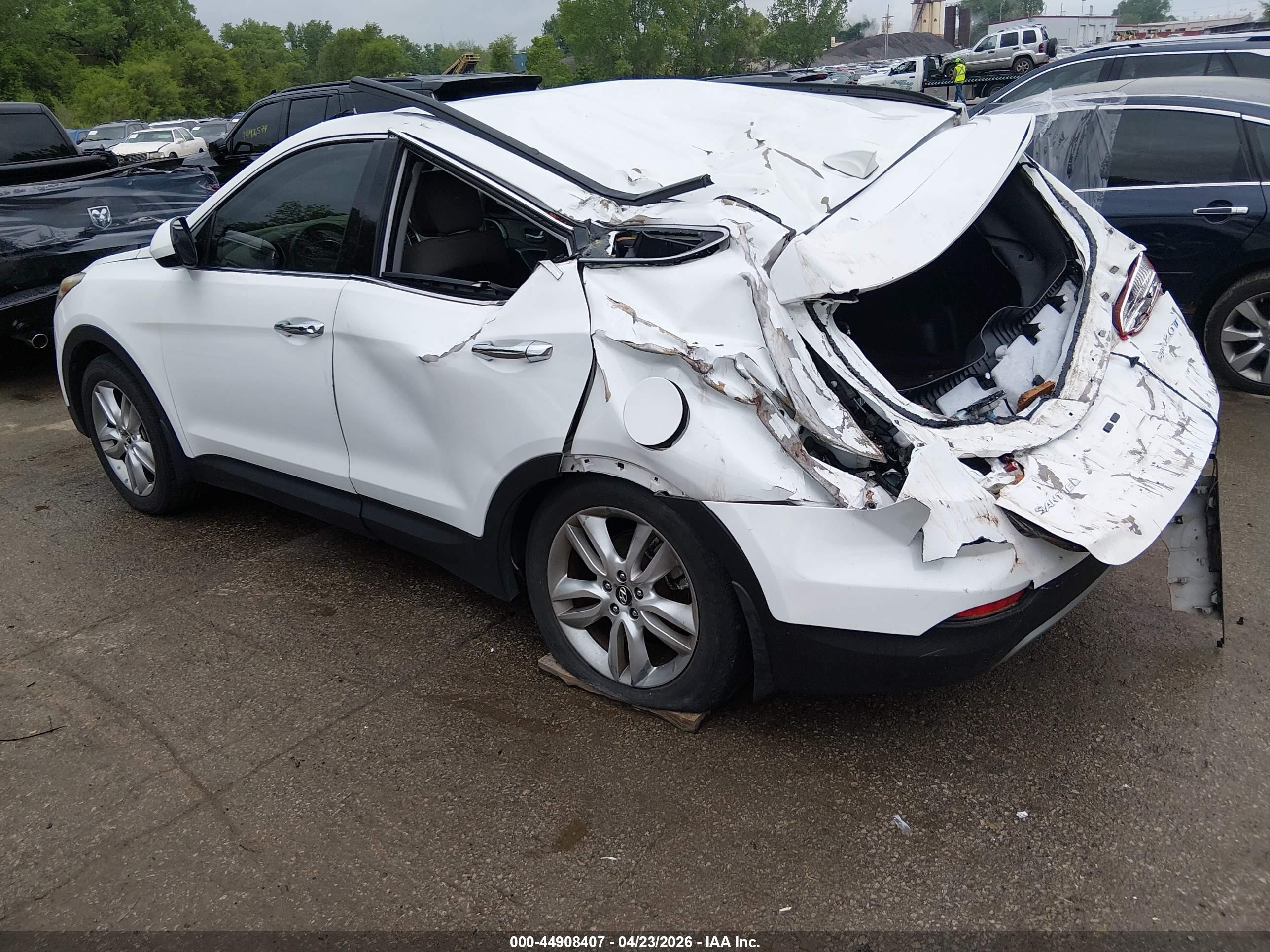 2013 Hyundai Santa Fe Sport 2.0t White vin: 5XYZU3LA8DG031594