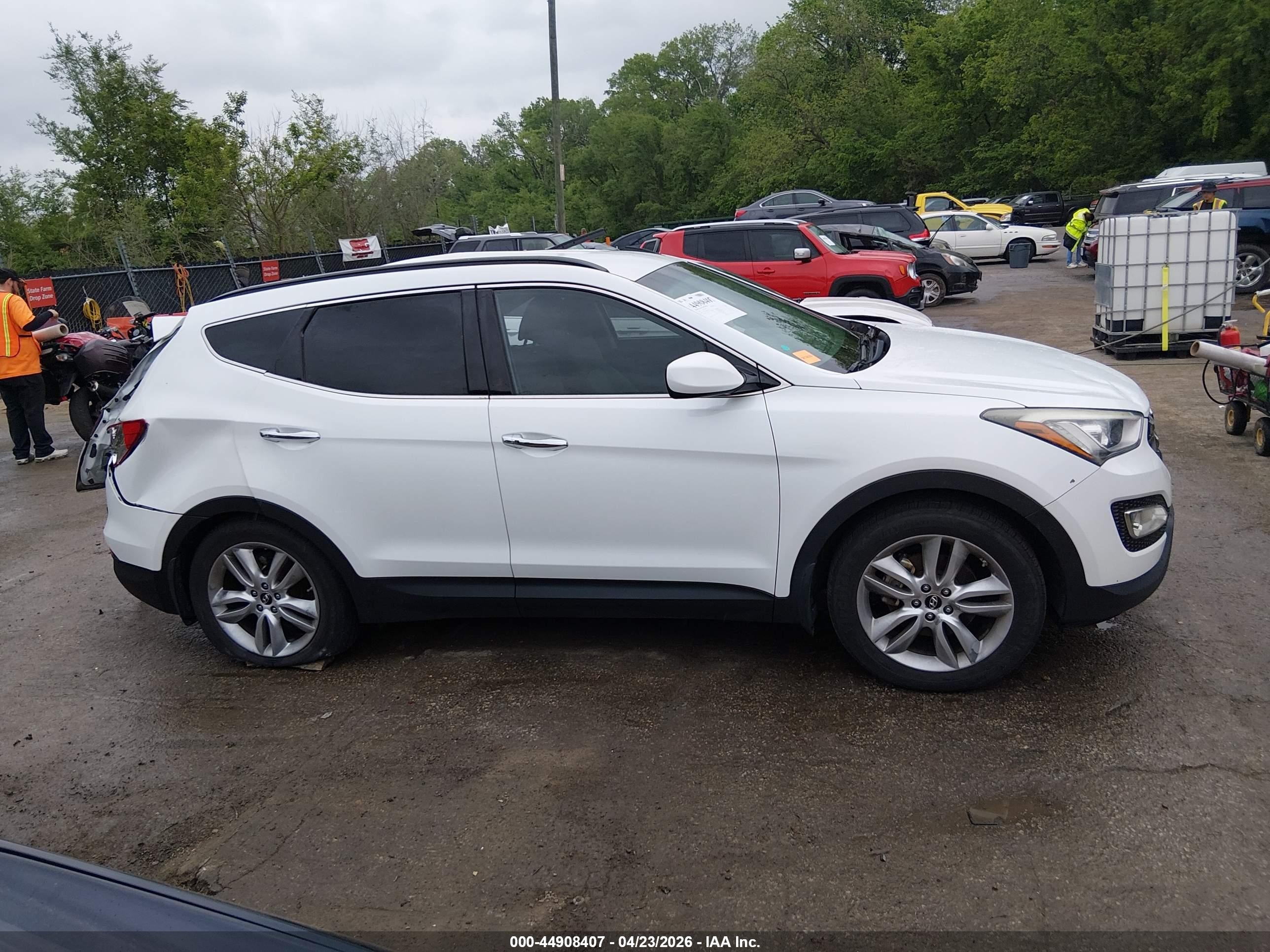 2013 Hyundai Santa Fe Sport 2.0t White vin: 5XYZU3LA8DG031594