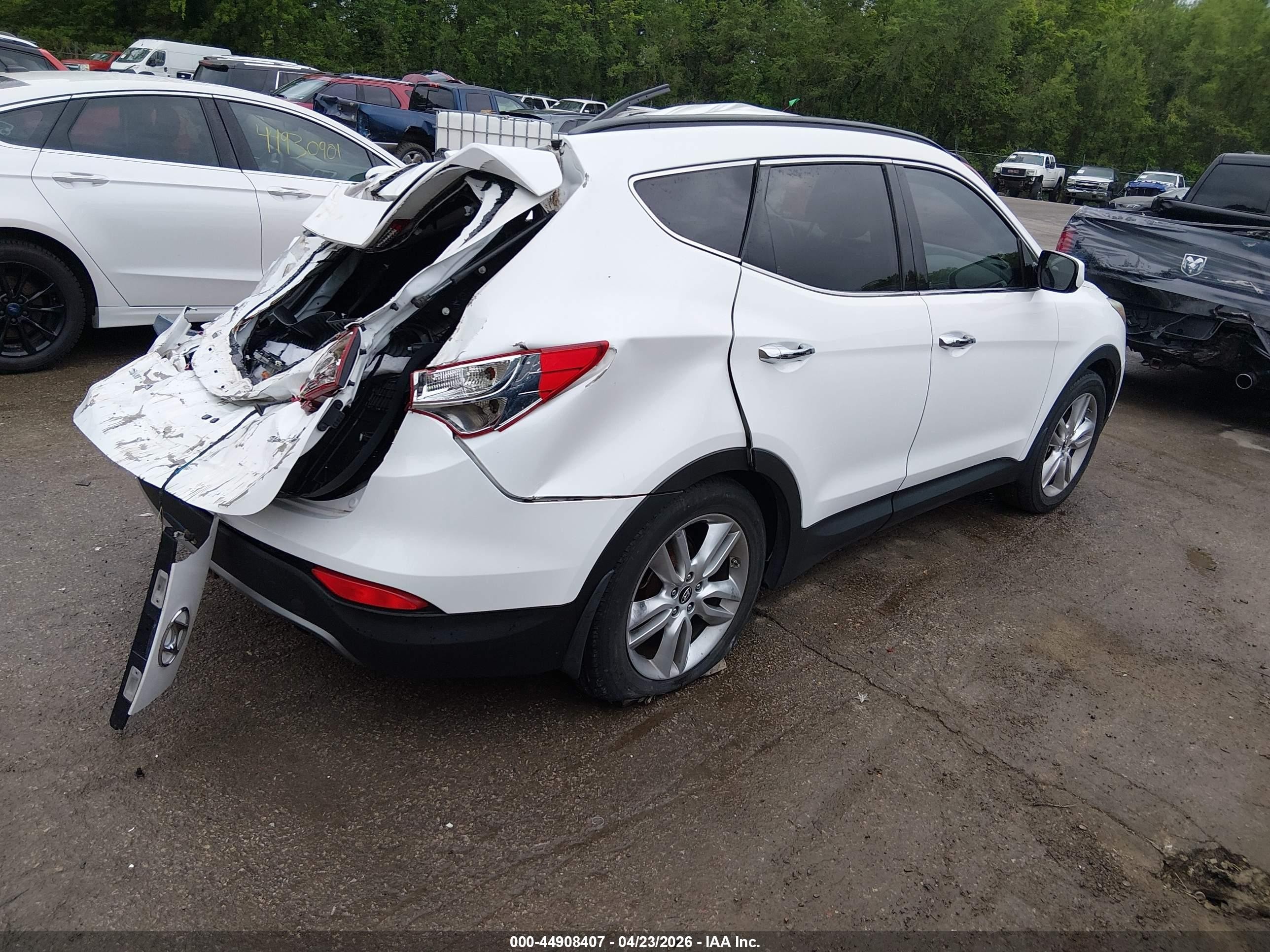 2013 Hyundai Santa Fe Sport 2.0t White vin: 5XYZU3LA8DG031594