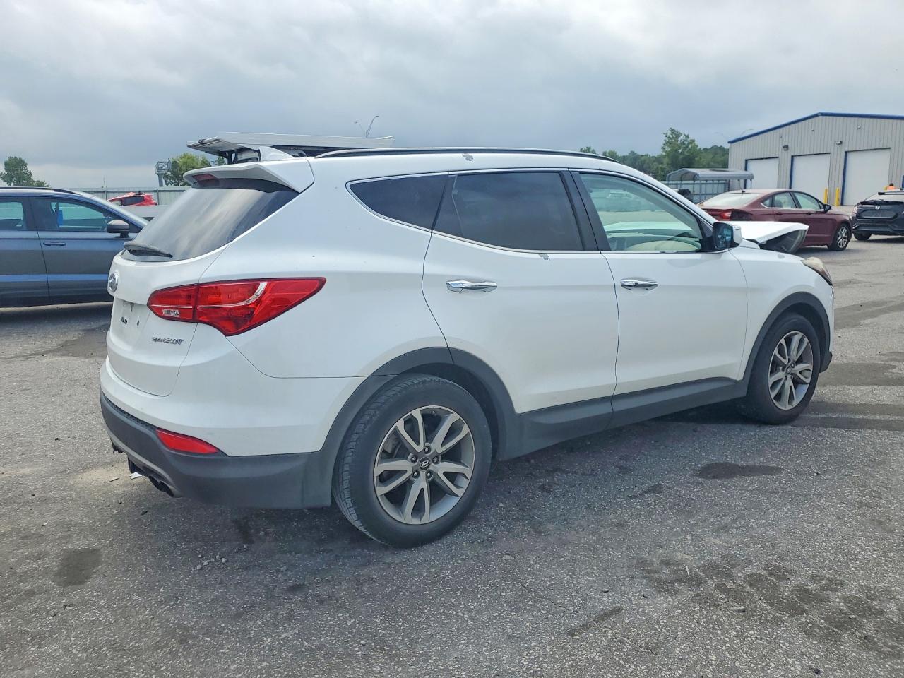 2014 Hyundai Santa Fe Sport 2.0t White vin: 5XYZU3LA8EG182355