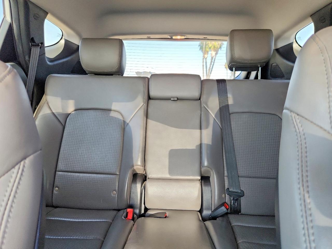 2014 Hyundai Santa Fe Sport 2.0t Silver vin: 5XYZU3LA8EG191542