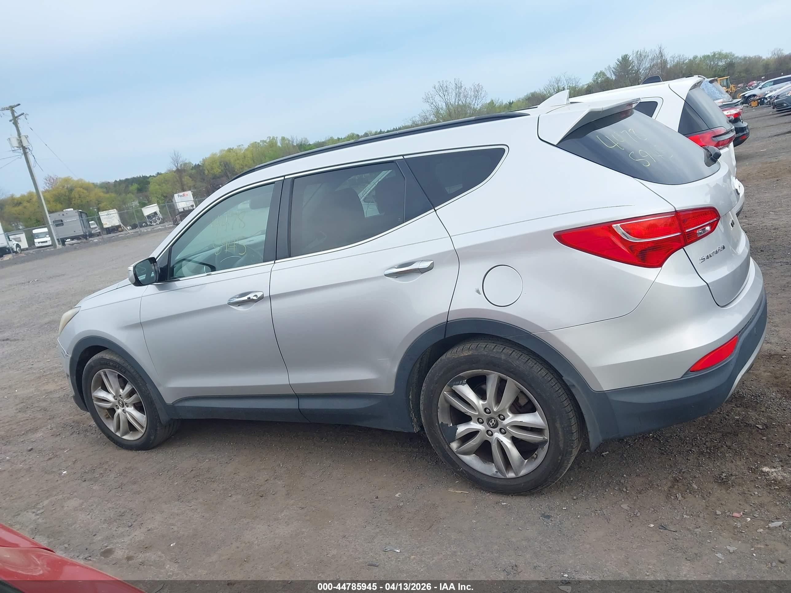 2013 Hyundai Santa Fe Sport 2.0t Silver vin: 5XYZU3LA9DG091979