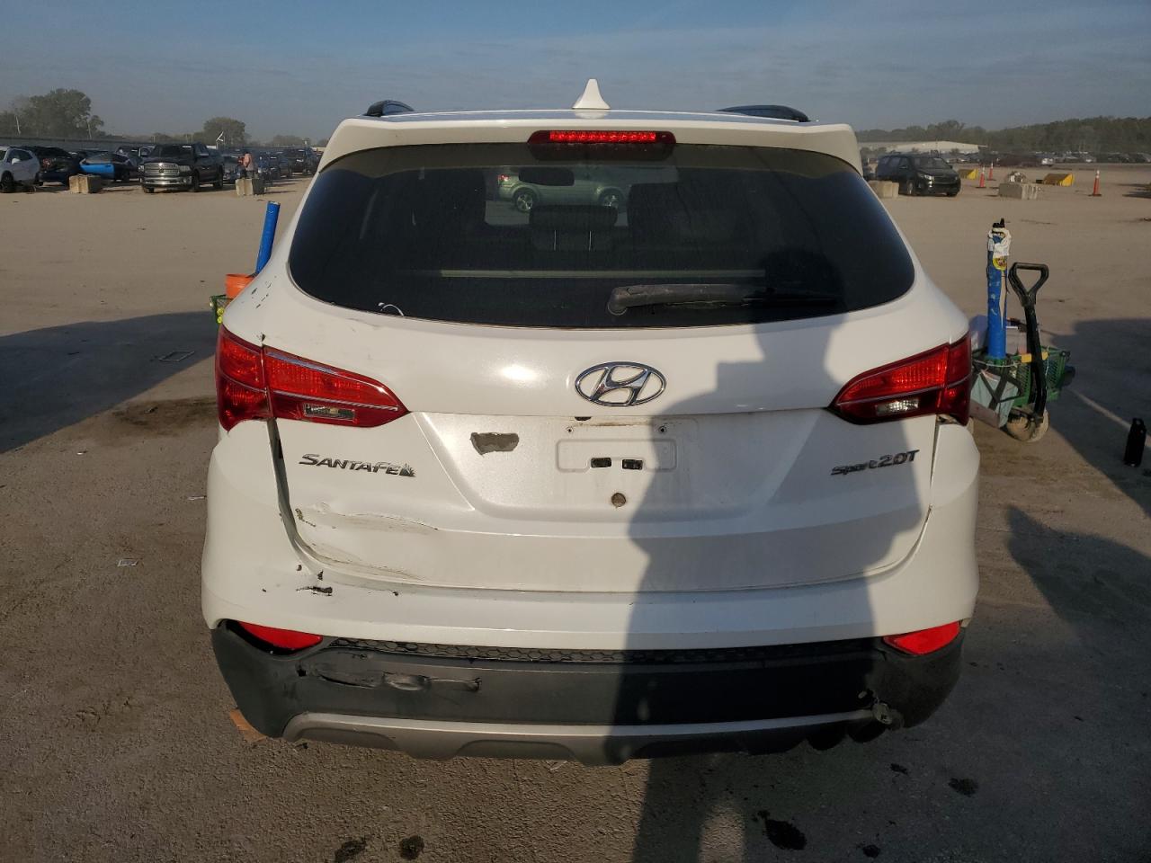 2014 Hyundai Santa Fe Sport 2.0t White vin: 5XYZU3LAXEG157022