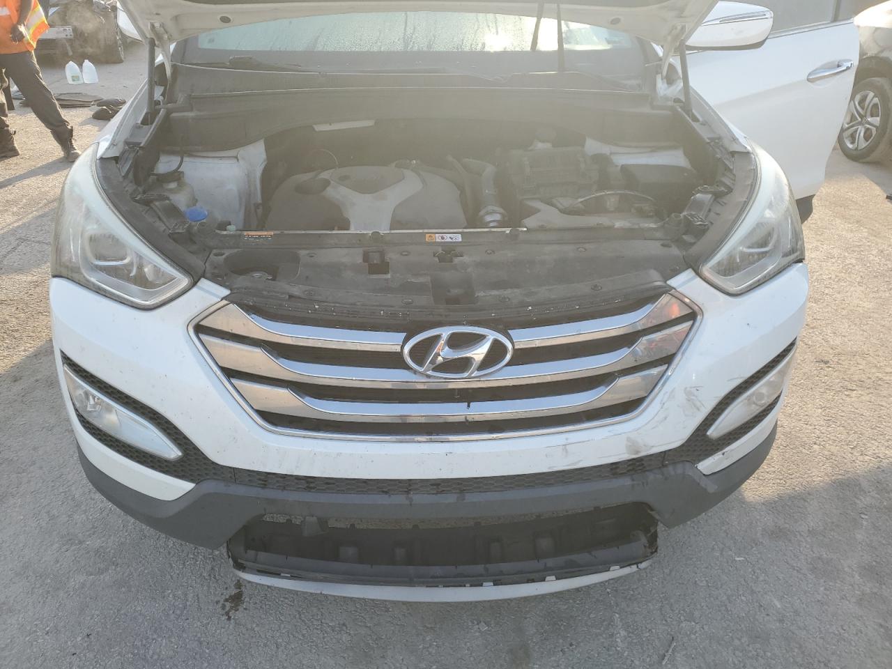 2014 Hyundai Santa Fe Sport 2.0t White vin: 5XYZU3LAXEG157022