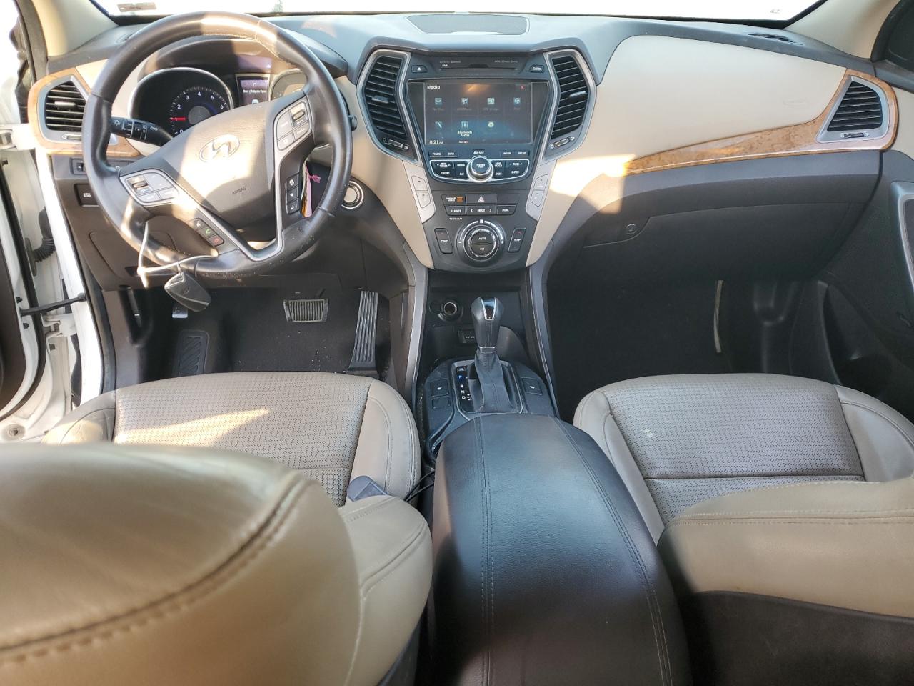 2014 Hyundai Santa Fe Sport 2.0t White vin: 5XYZU3LAXEG157022