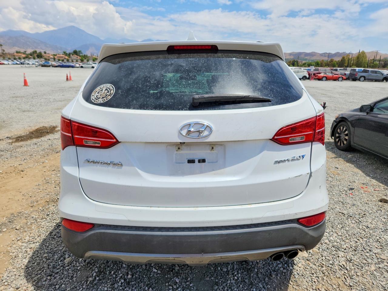 2014 Hyundai Santa Fe Sport 2.0t White vin: 5XYZU3LAXEG211712