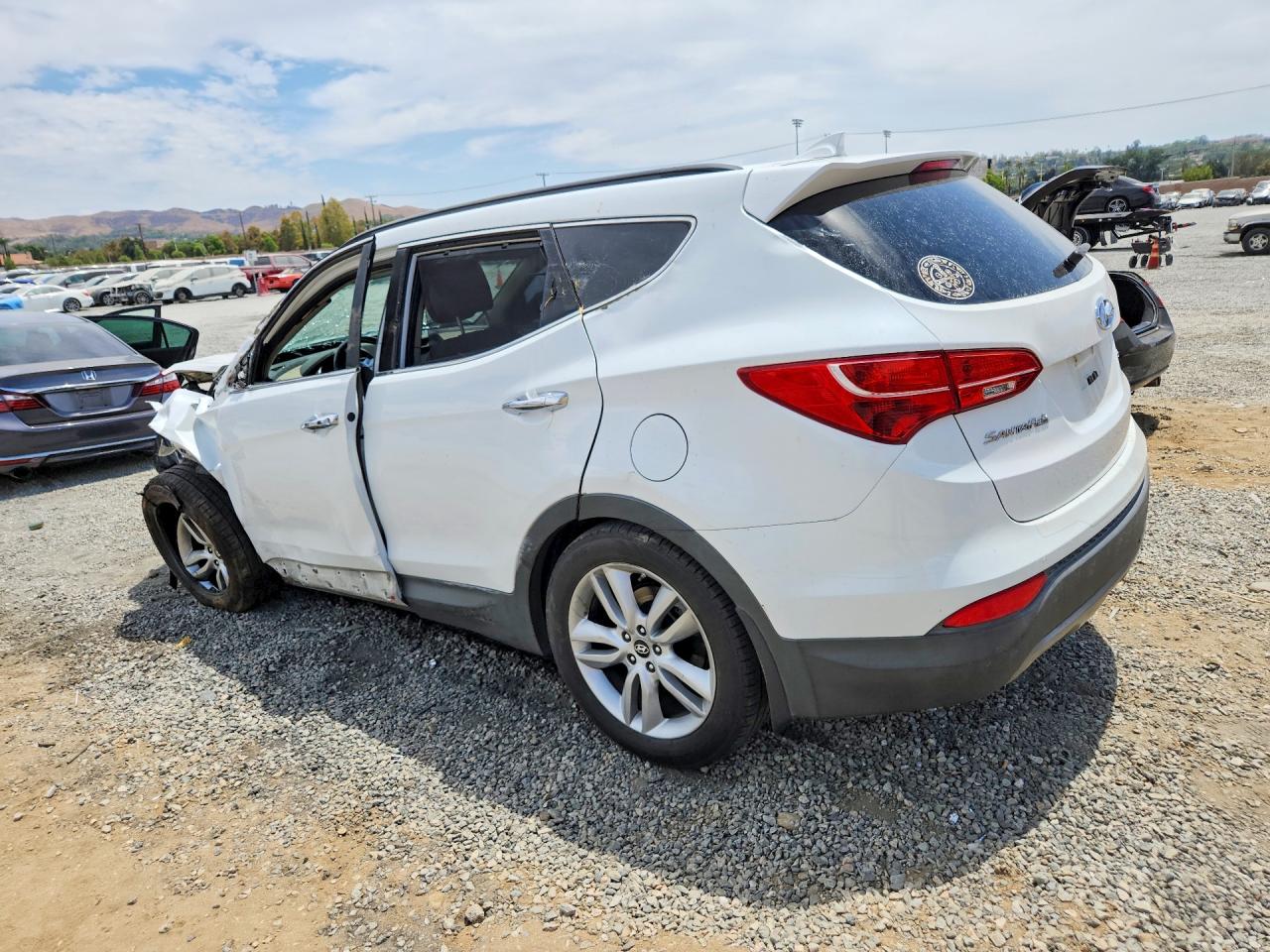 2014 Hyundai Santa Fe Sport 2.0t White vin: 5XYZU3LAXEG211712