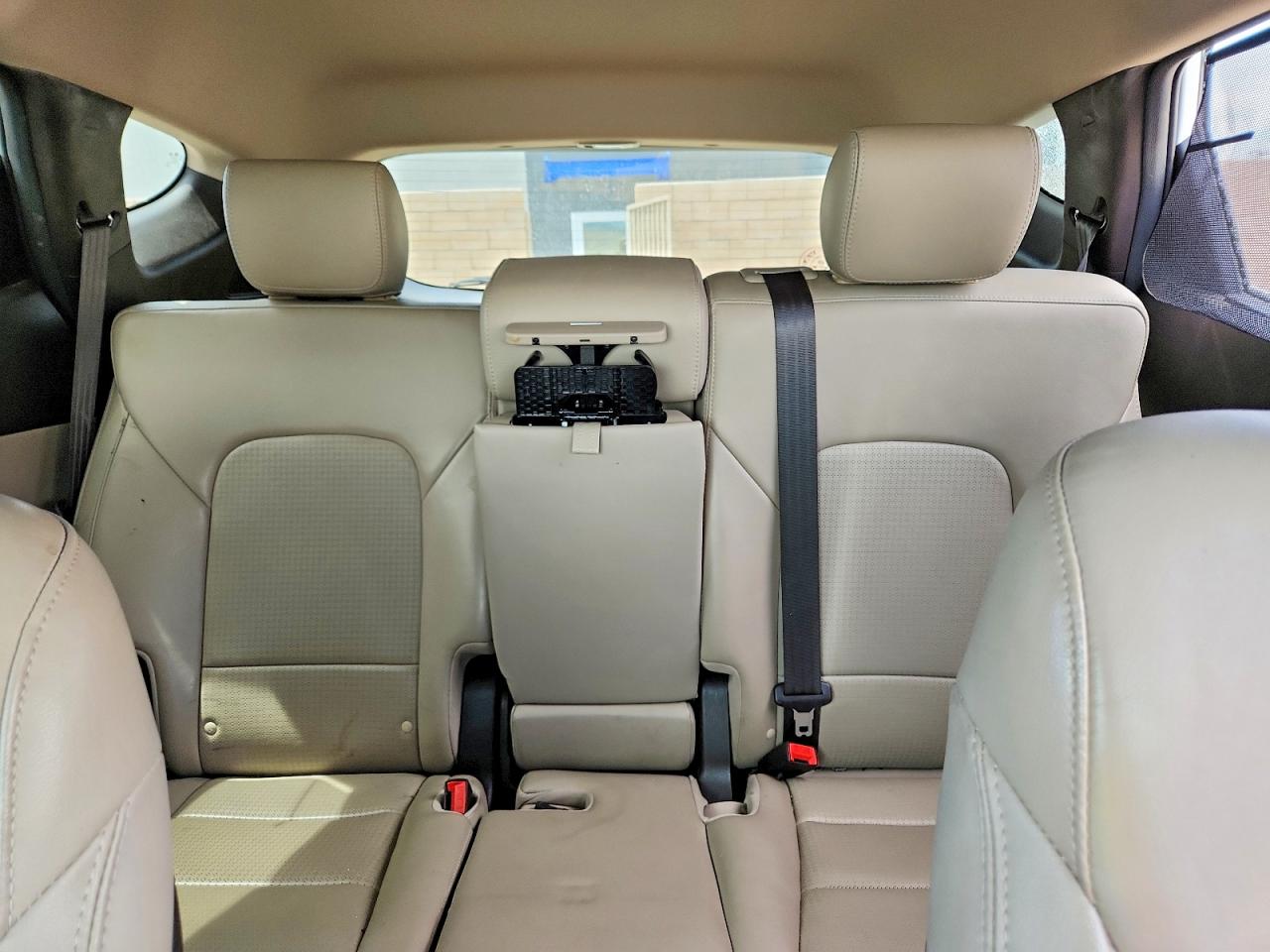 2014 Hyundai Santa Fe Sport 2.0t White vin: 5XYZU3LAXEG211712