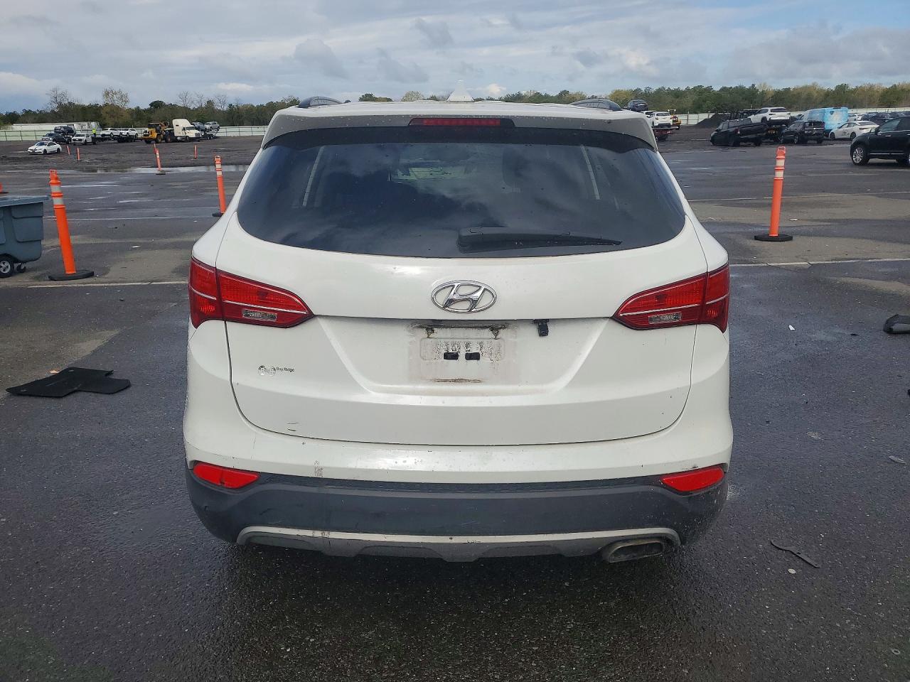 2014 Hyundai Santa Fe Sport 2.4l White vin: 5XYZU3LB1EG148136