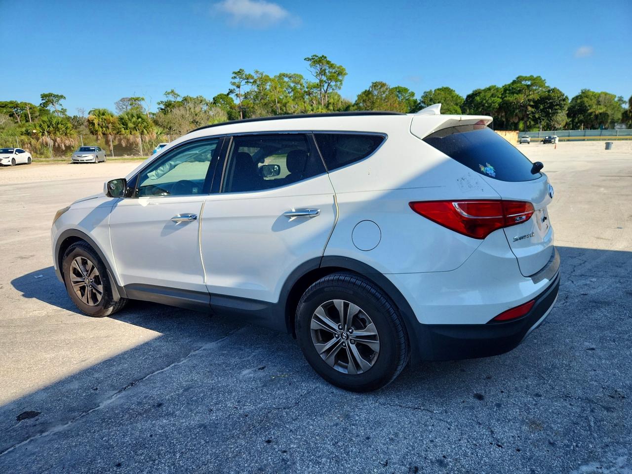 2014 Hyundai Santa Fe Sport 2.4l White vin: 5XYZU3LB1EG165065