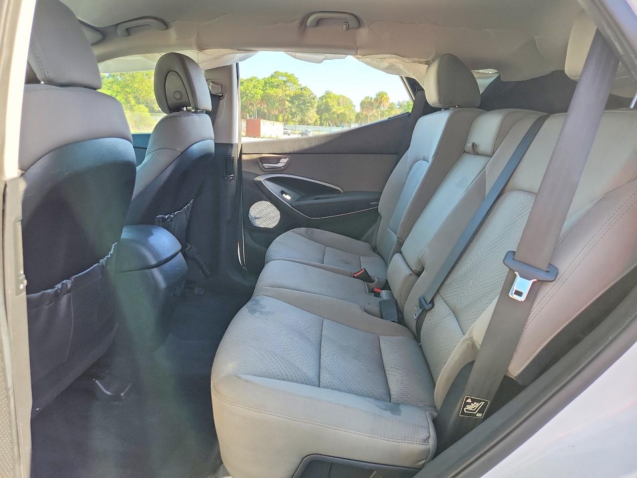 2014 Hyundai Santa Fe Sport 2.4l White vin: 5XYZU3LB1EG165065