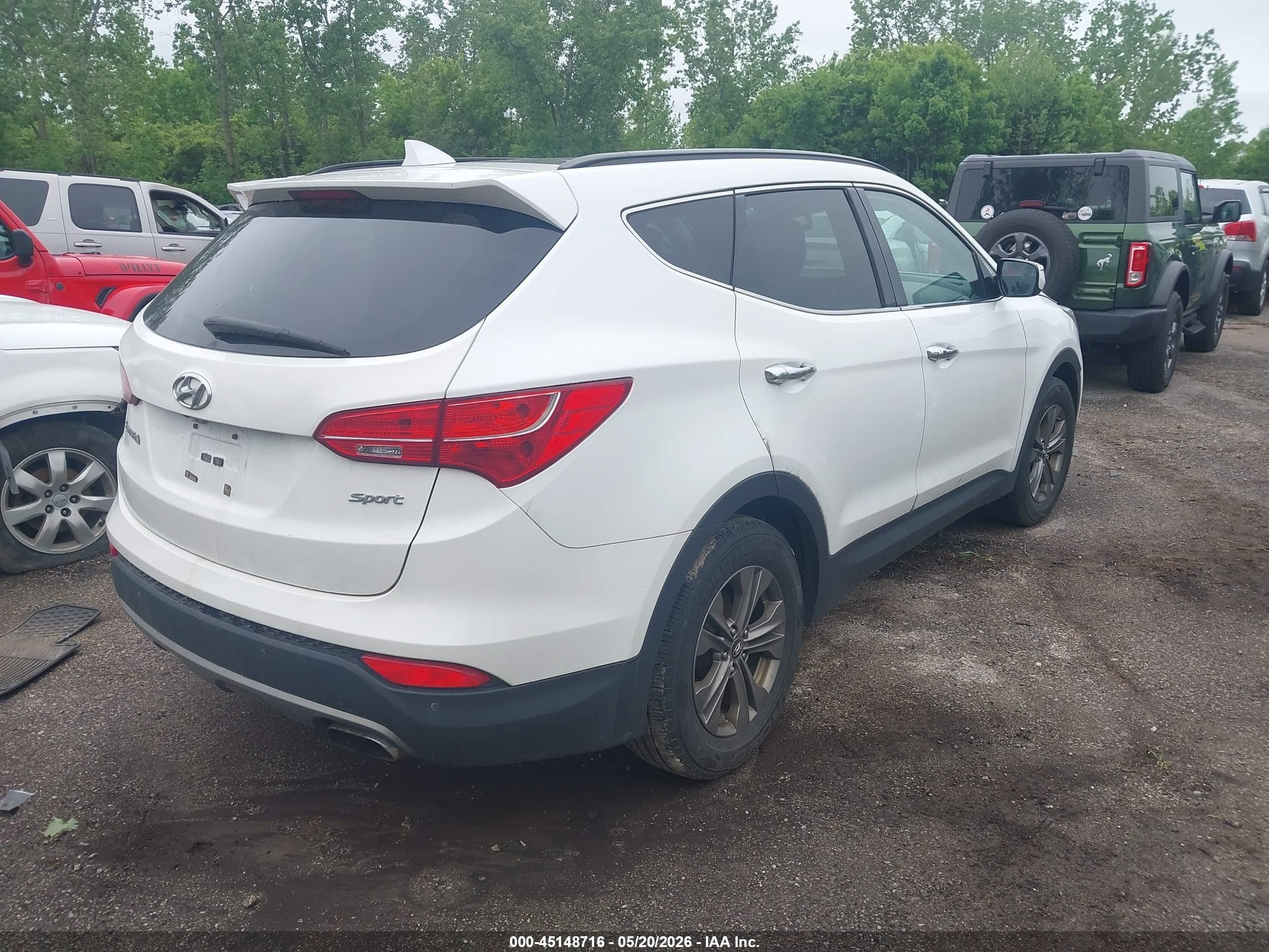 2014 Hyundai Santa Fe Sport 2.4l White vin: 5XYZU3LB1EG182027