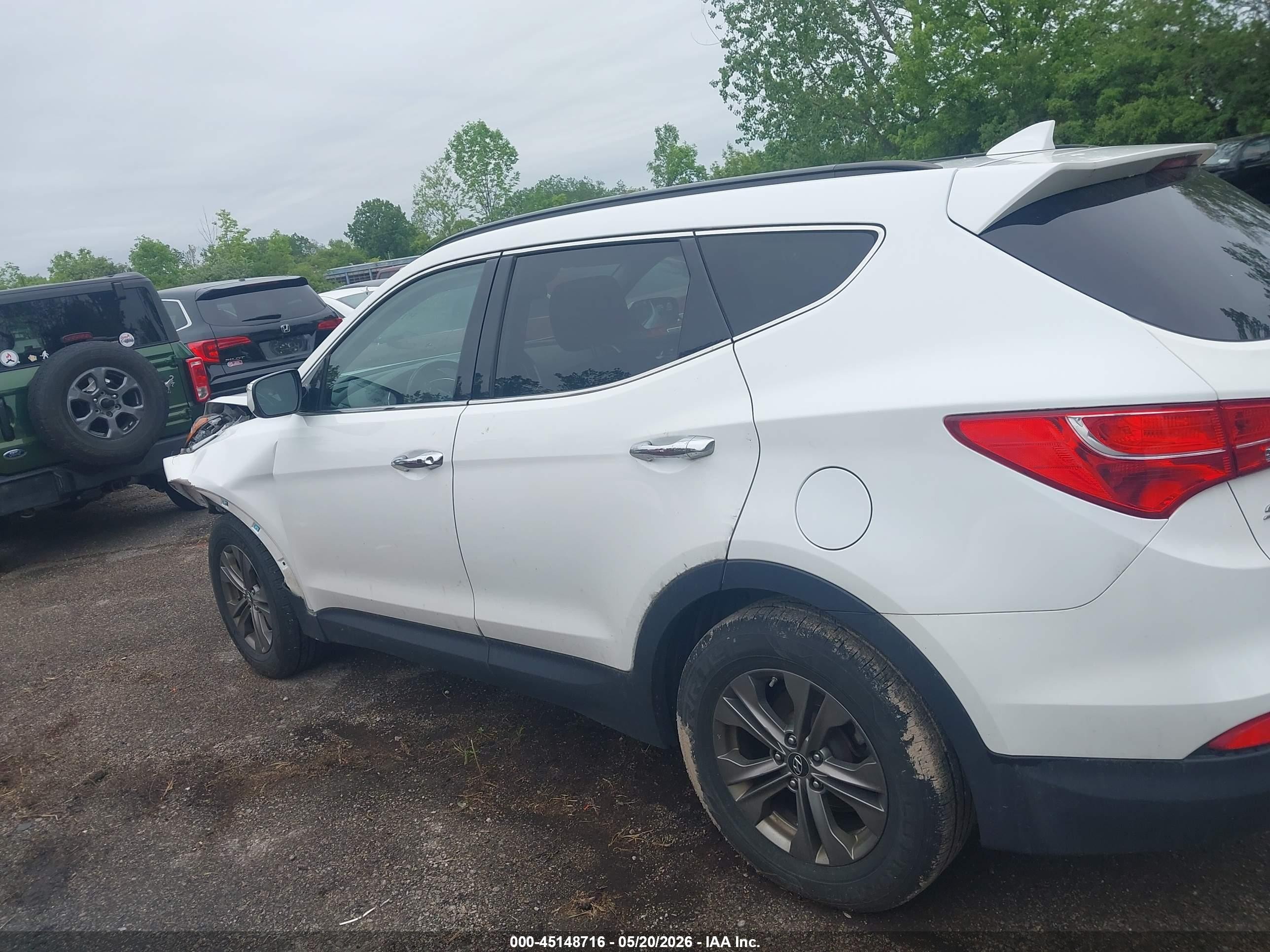 2014 Hyundai Santa Fe Sport 2.4l White vin: 5XYZU3LB1EG182027
