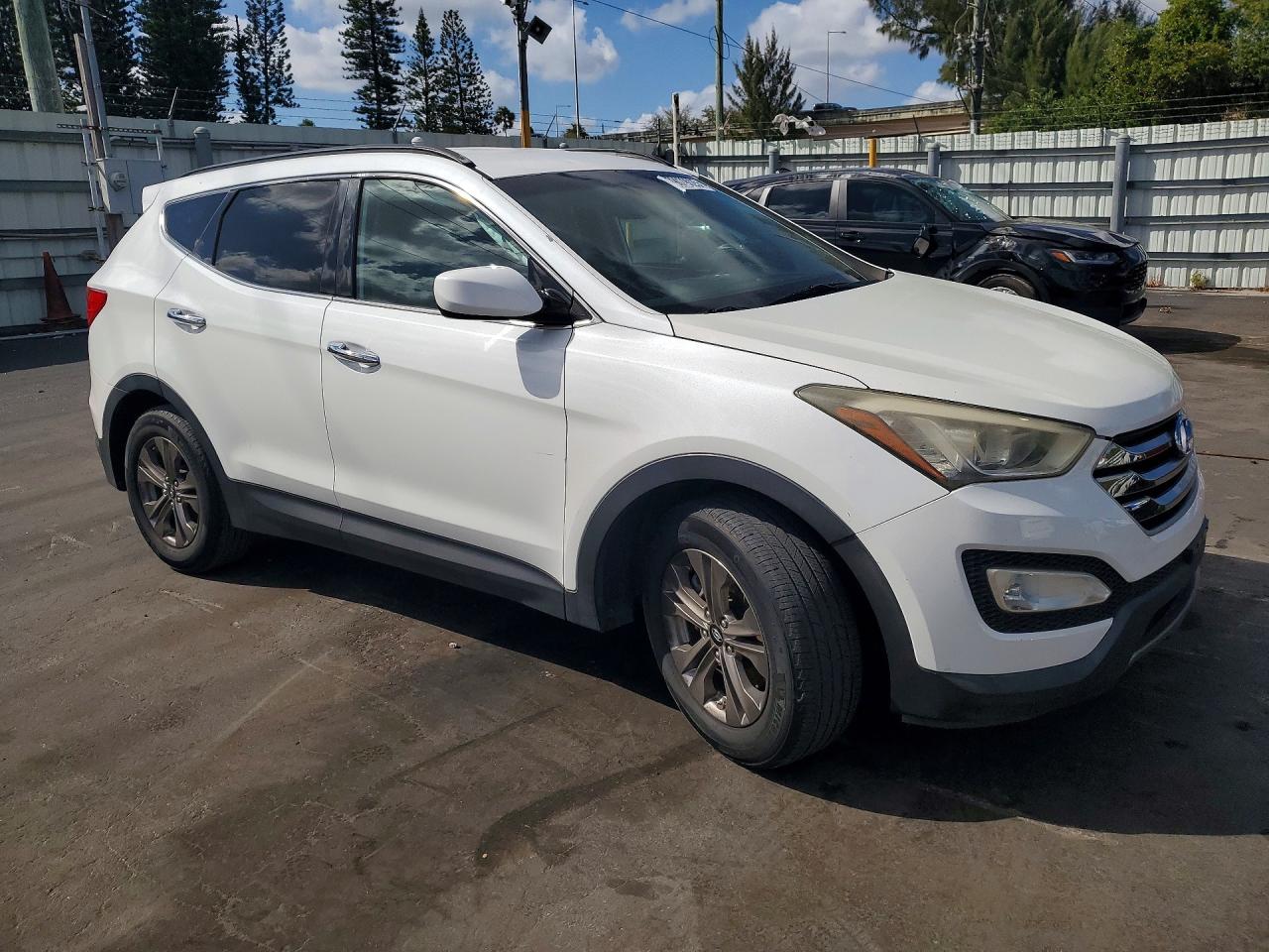 2015 Hyundai Santa Fe Sport 2.4l Белый vin: 5XYZU3LB2FG267234