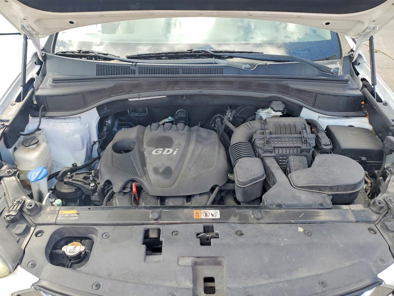 2015 Hyundai Santa Fe Sport 2.4l Белый vin: 5XYZU3LB2FG267234