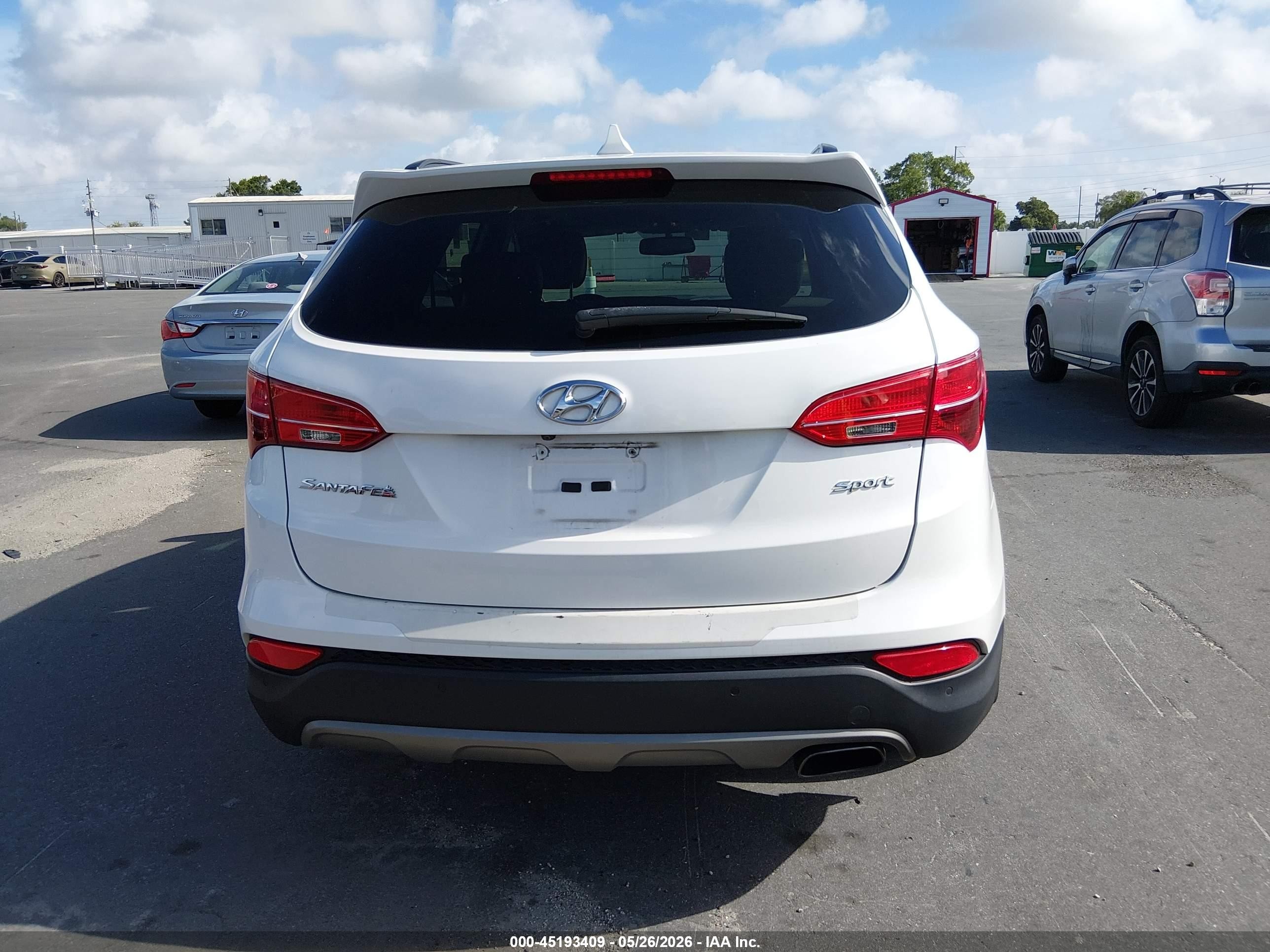 2014 Hyundai Santa Fe Sport 2.4l White vin: 5XYZU3LB3EG208773