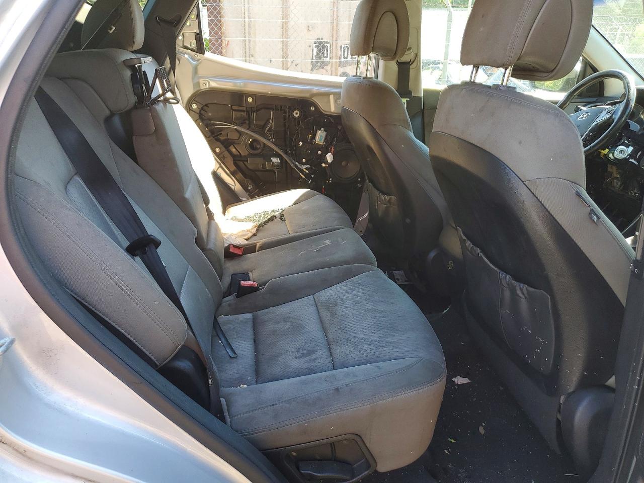 2014 Hyundai Santa Fe Sport 2.4l Silver vin: 5XYZU3LB3EG214167