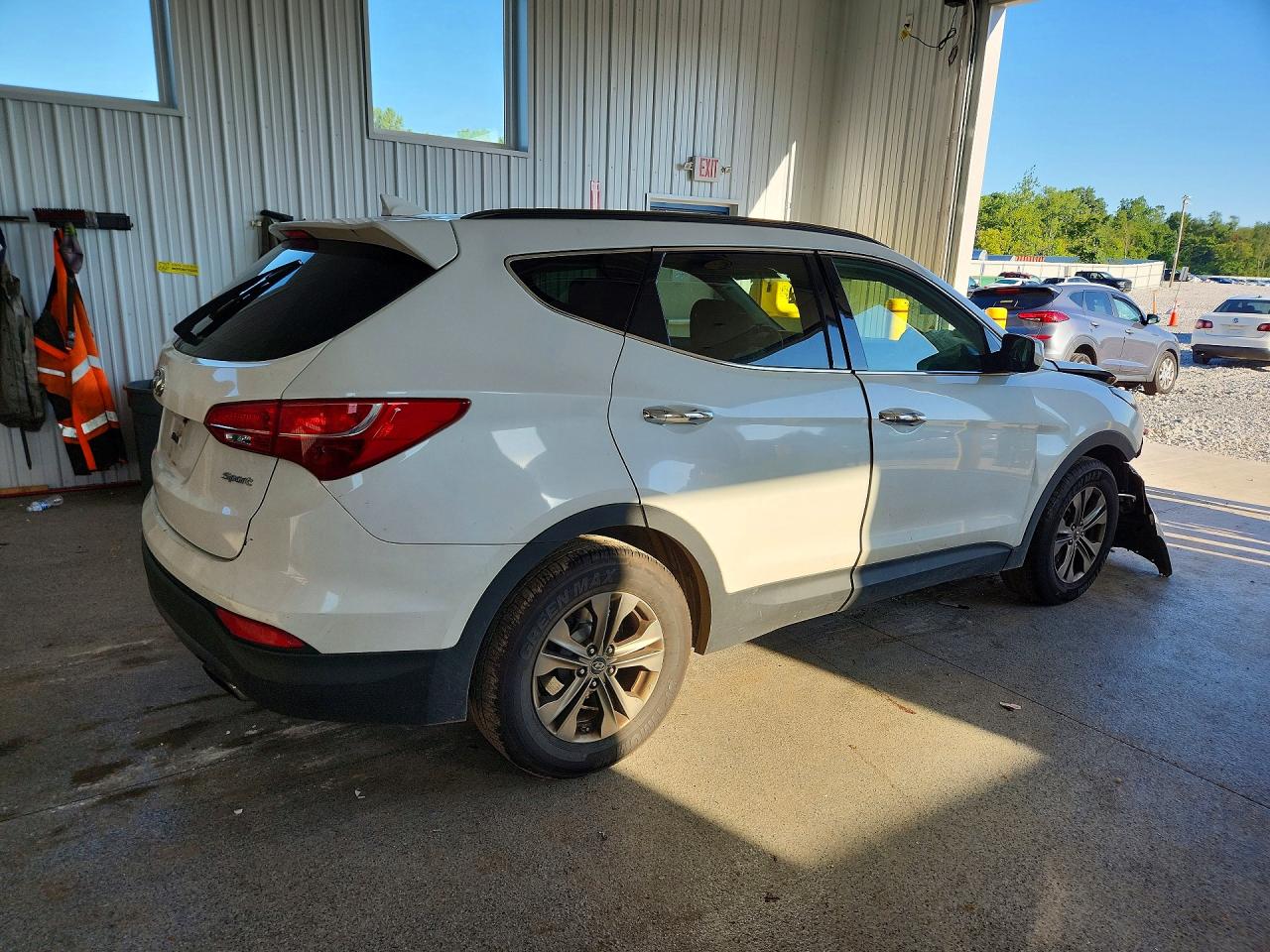 2014 Hyundai Santa Fe Sport 2.4l White vin: 5XYZU3LB3EG224892
