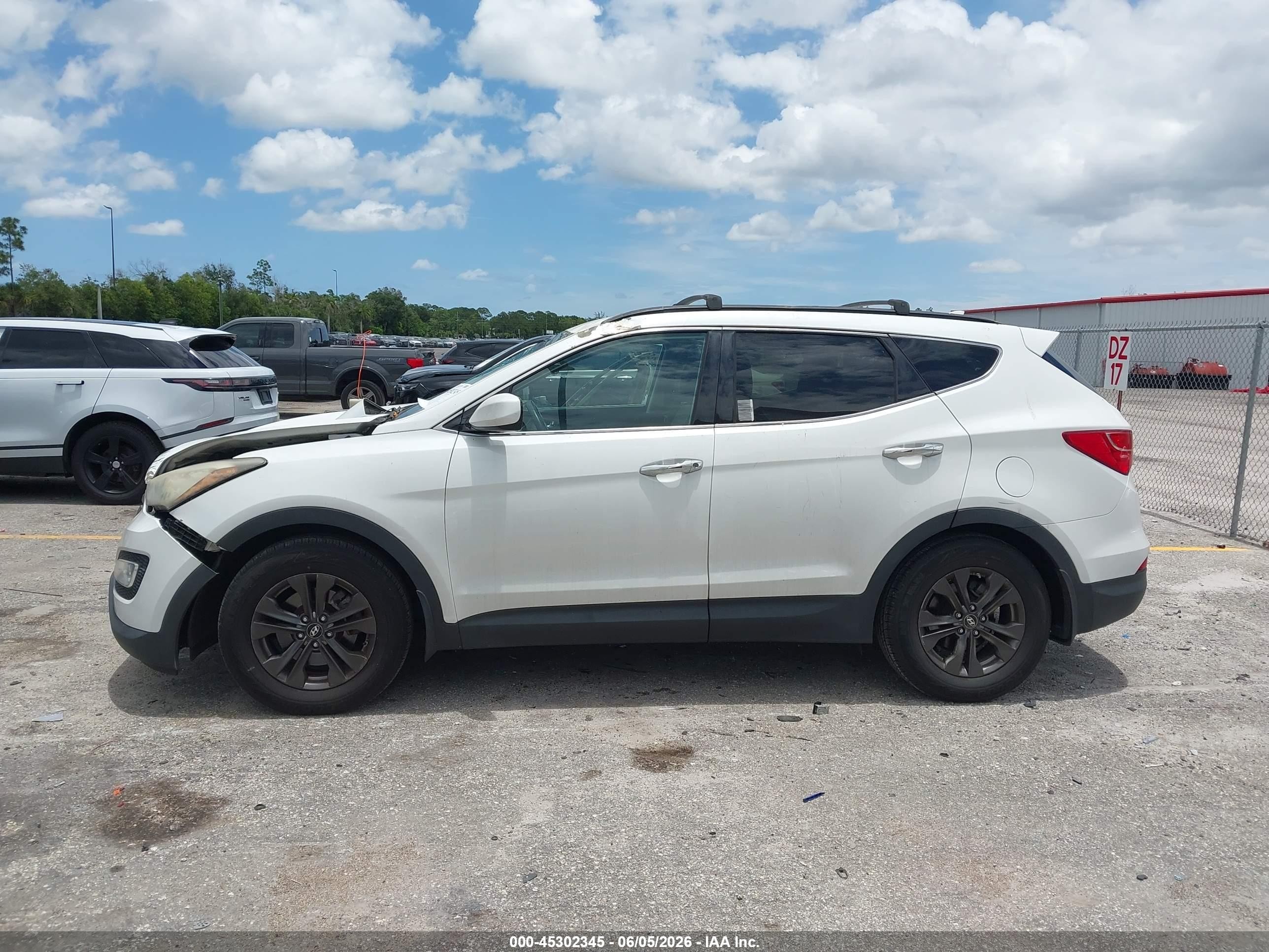 2014 Hyundai Santa Fe Sport 2.4l White vin: 5XYZU3LB5EG215207